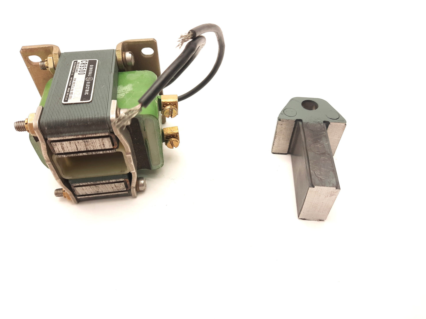 New General Electric CR9500B101A2A AC Solenoid, Pull Type, Stroke 1" 115VAC 60Hz