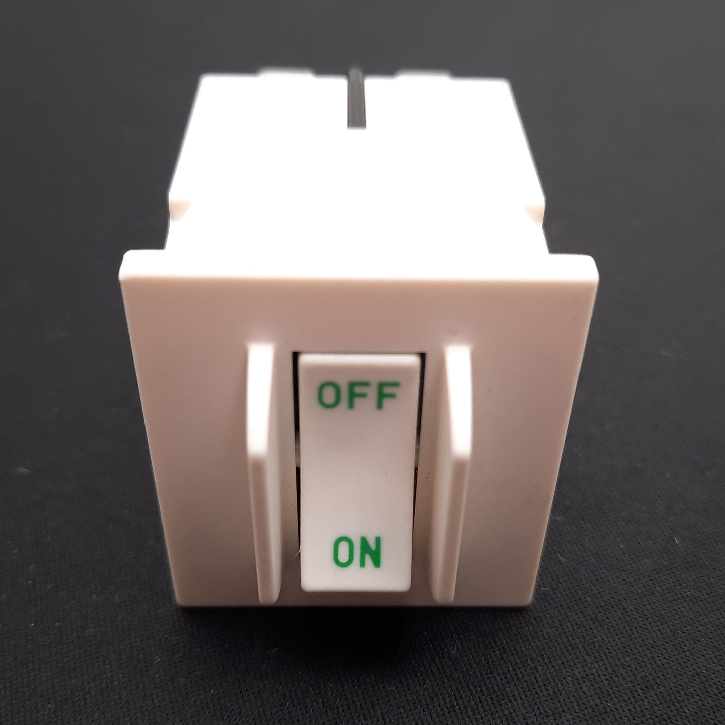 Used Carling Switch MD2-B-34-480-1-A42-1-C Circuit Breaker, 2-Pole, 8A 65VDC 250VAC