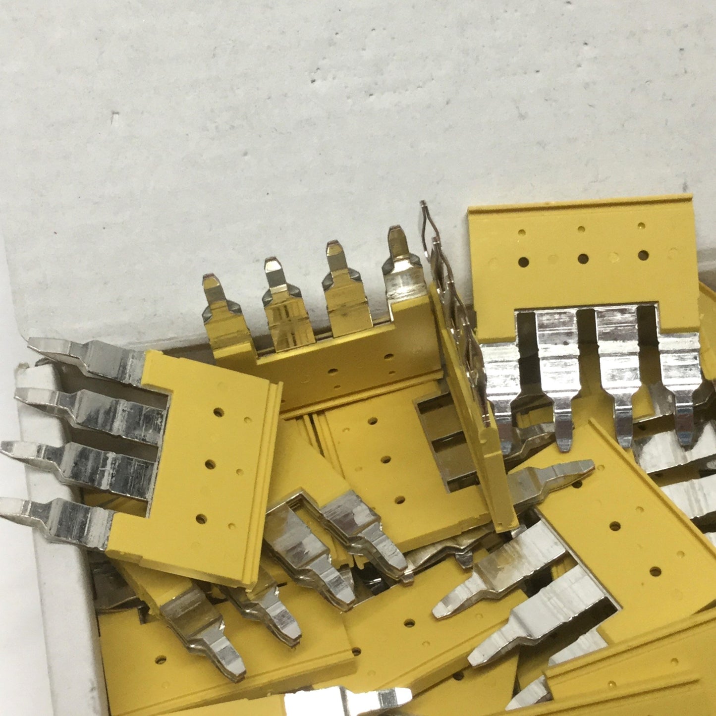 New – Open box Lot of 55 Allen Bradley 1492-CJL8-4 Terminal Block Center Jumper Connectors 4P
