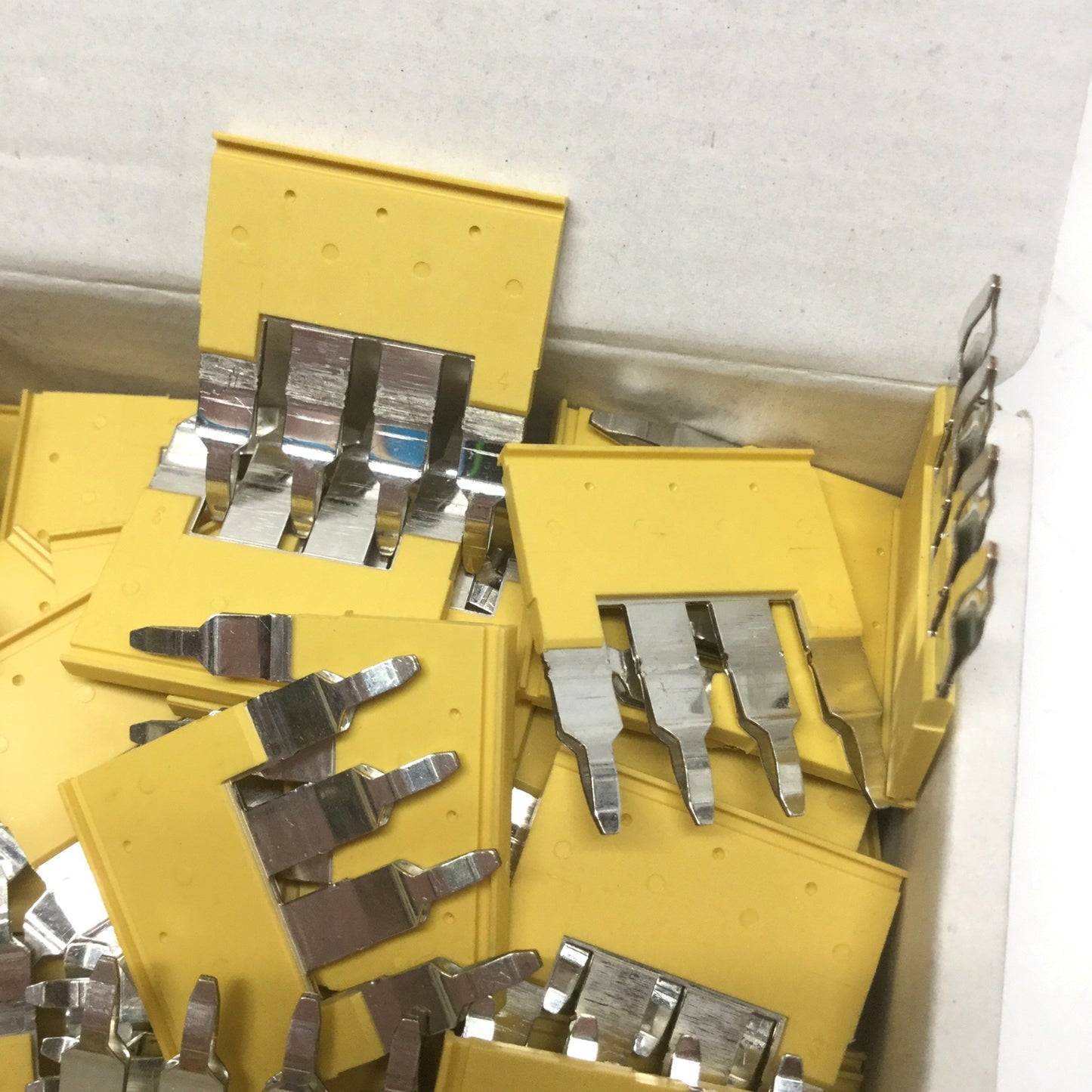 New – Open box Lot of 60 Allen Bradley 1492-CJL8-4 Terminal Block Center Jumper Connectors 4P