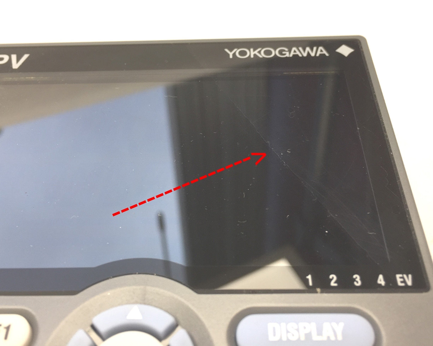 Used Yokogawa UT35A-000-11-00 PV Temperature Controller RTD, T/C, 120/240VAC *Crack*