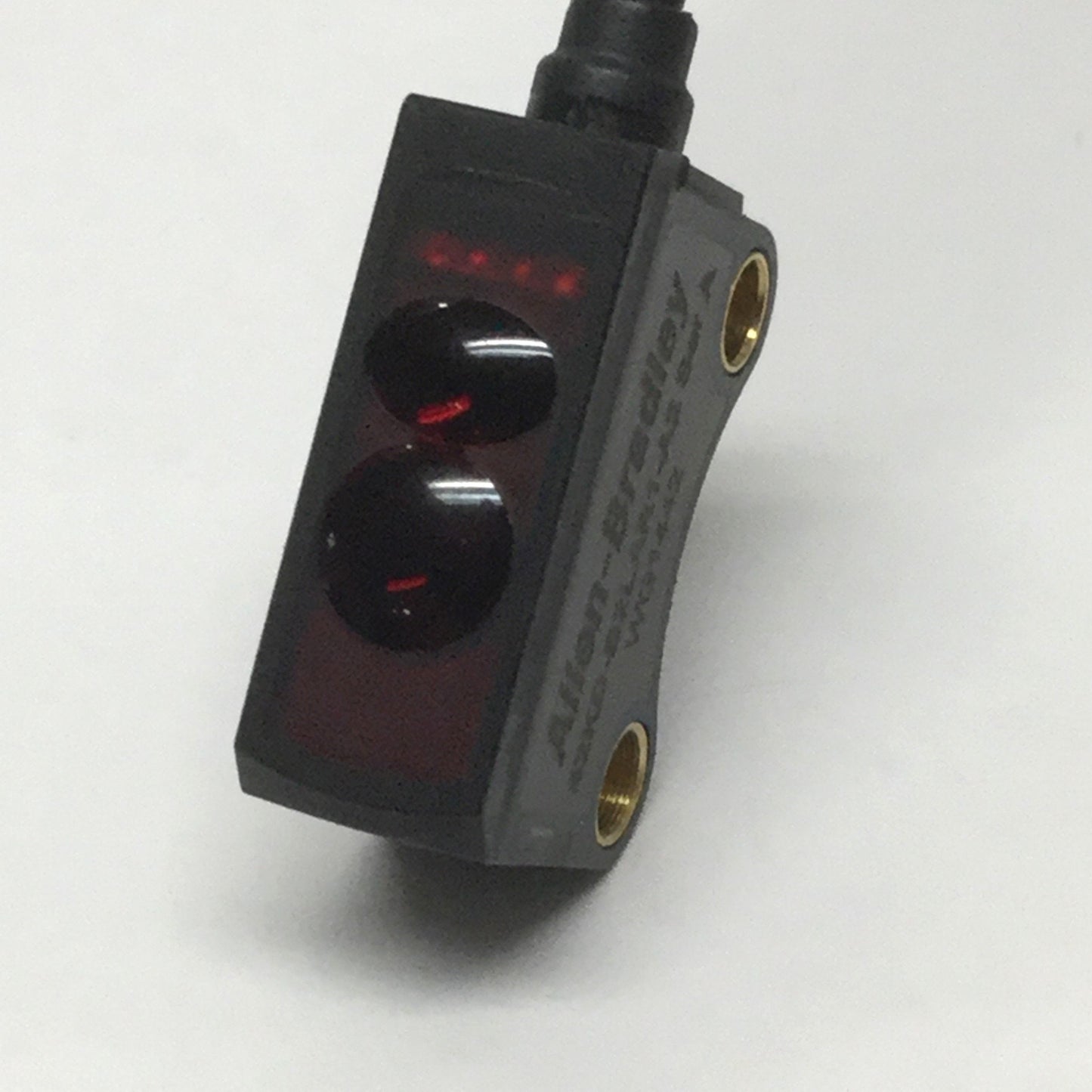 Used Allen-Bradley 42KD-B2LAR1-A2 Miniature LED Photoelectric Sensor, 1-15mm, PNP/NPN