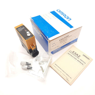 New Omron E3A2-XCM4 Fiber Optic Amplifier, 24-240VAC 12-240VDC, SPDT, 250VAC 3A