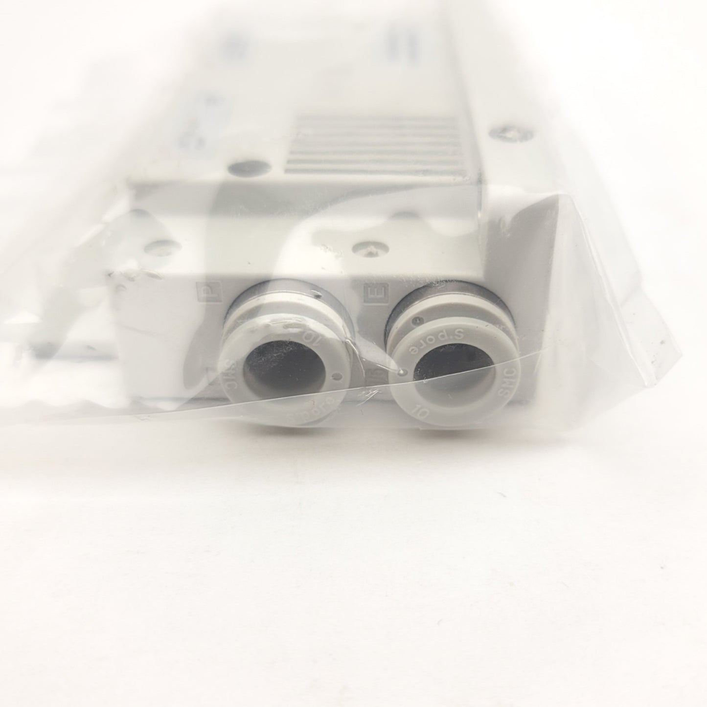 New SMC SS5Y5-10F2-08B-C6 Manifold End Plate With 10mm One Touch Fittings