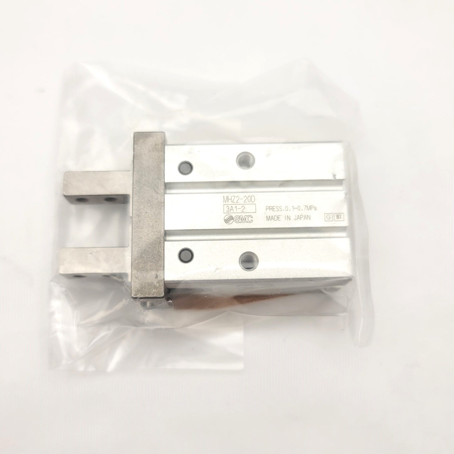 New SMC MHZ2-20D Parallel Type Pneumatic Gripper 20mm Bore, 10mm Stroke, 0.1-0.7MPa