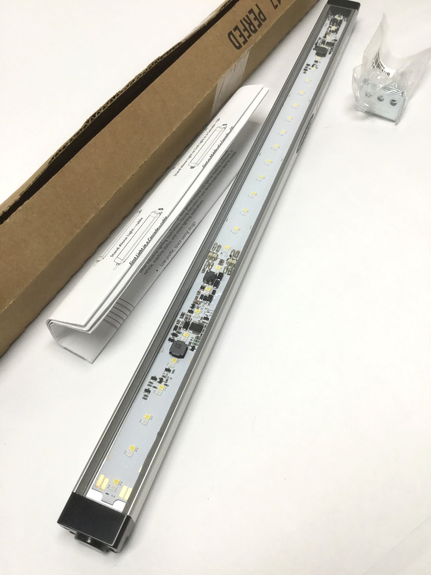 New Banner WLS28-2XWG-430XQ Luminaire Dual Color LED Strip Light 430mm White, Green