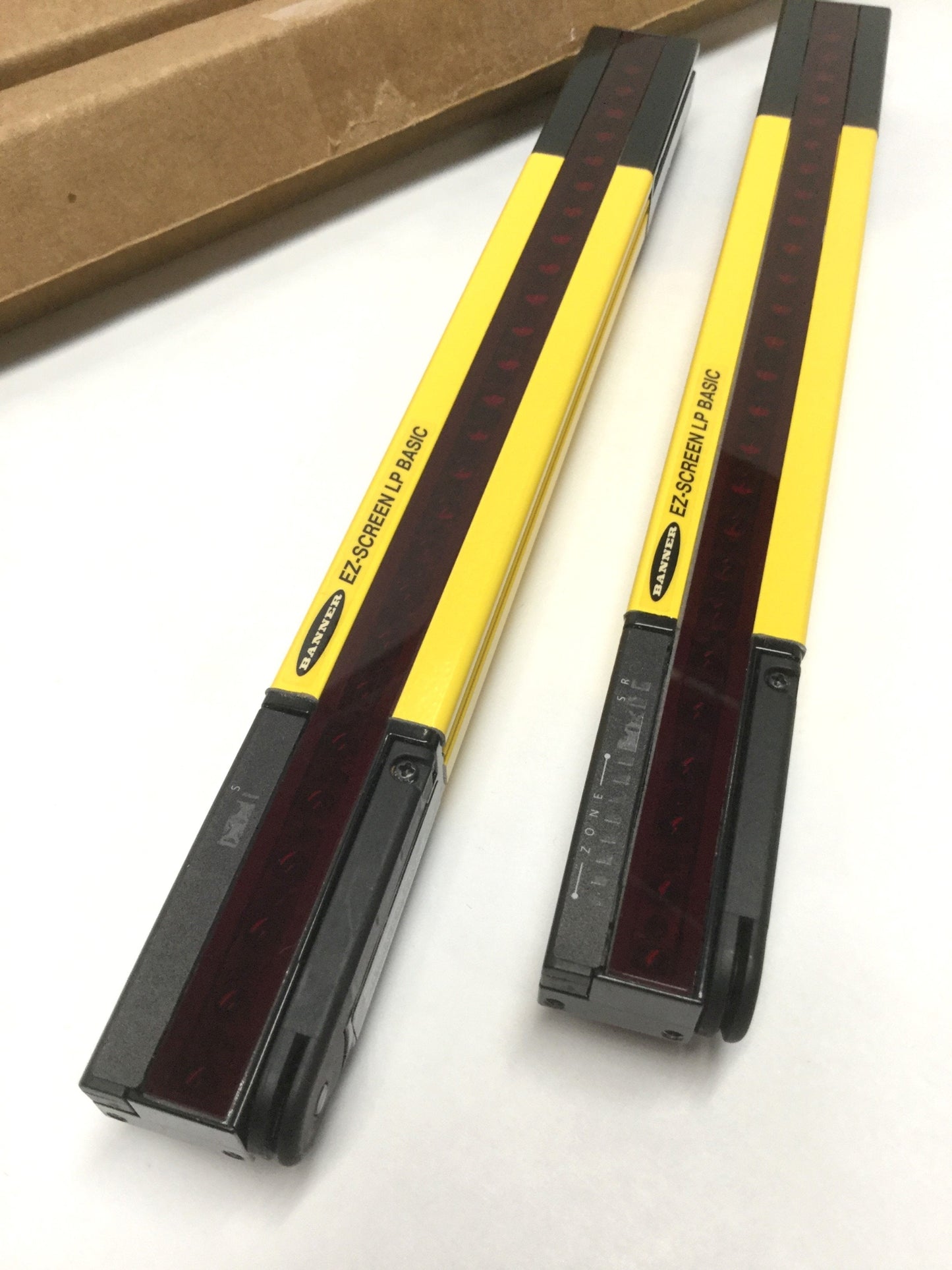 New Banner SLPVAP25-270 EZ-Screen Safety Light Curtain Emitter & Receiver, 25mm Res
