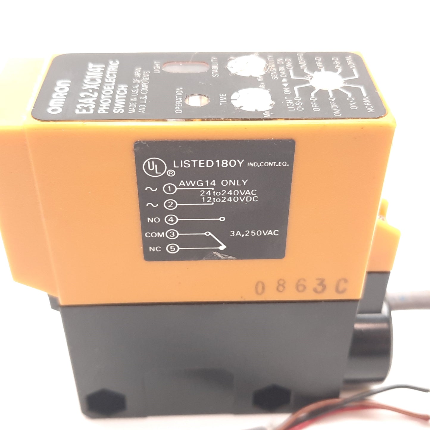 Used Omron E3A2-XCM4T Fiber Optic Photoelectric Switch 24-240VAC/12-240VDC 3A NPN/PNP