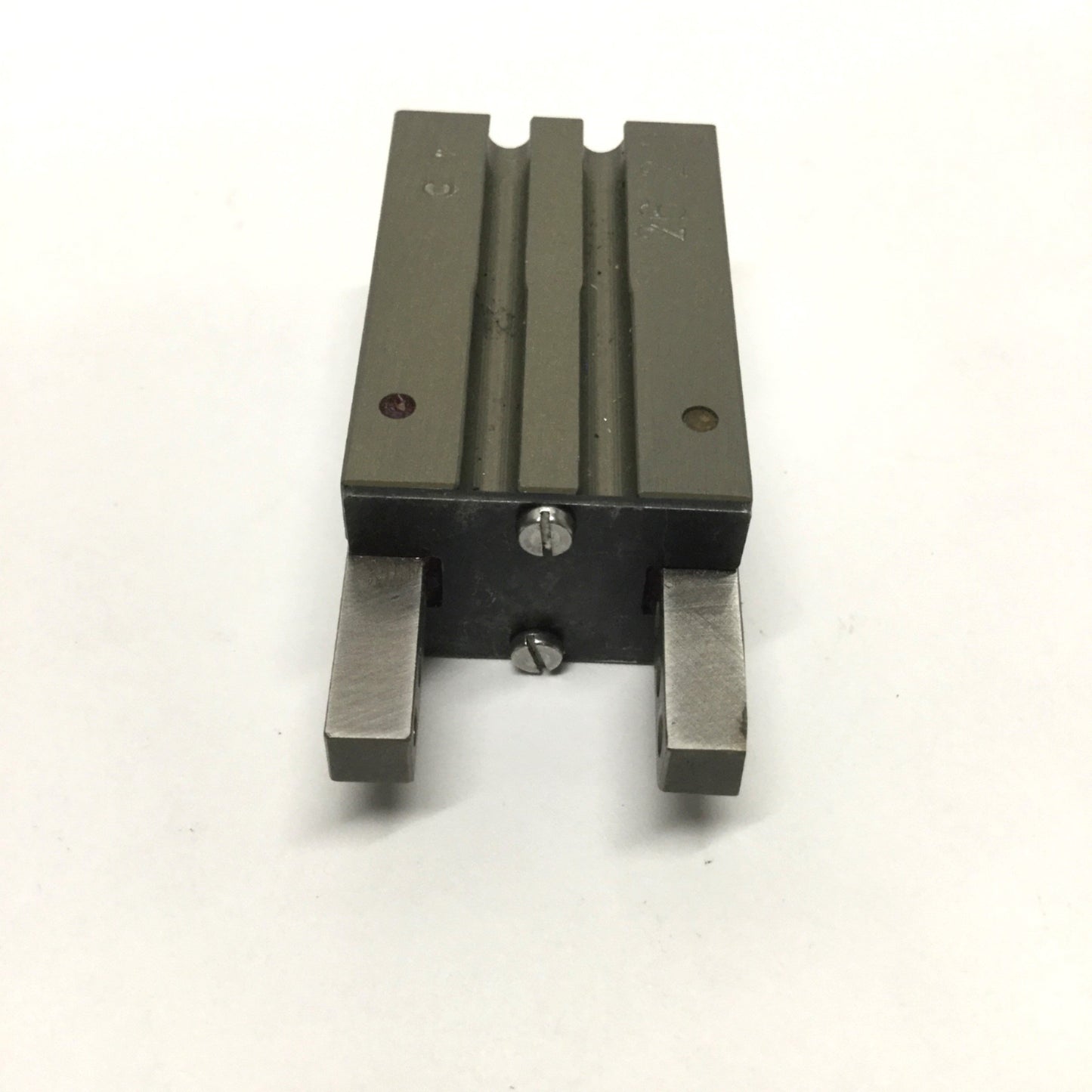Used Destaco DCT-12M 2-Jaw Finger Angular Gripper, 180°, 7lbf at 100psi, 12mm Bore