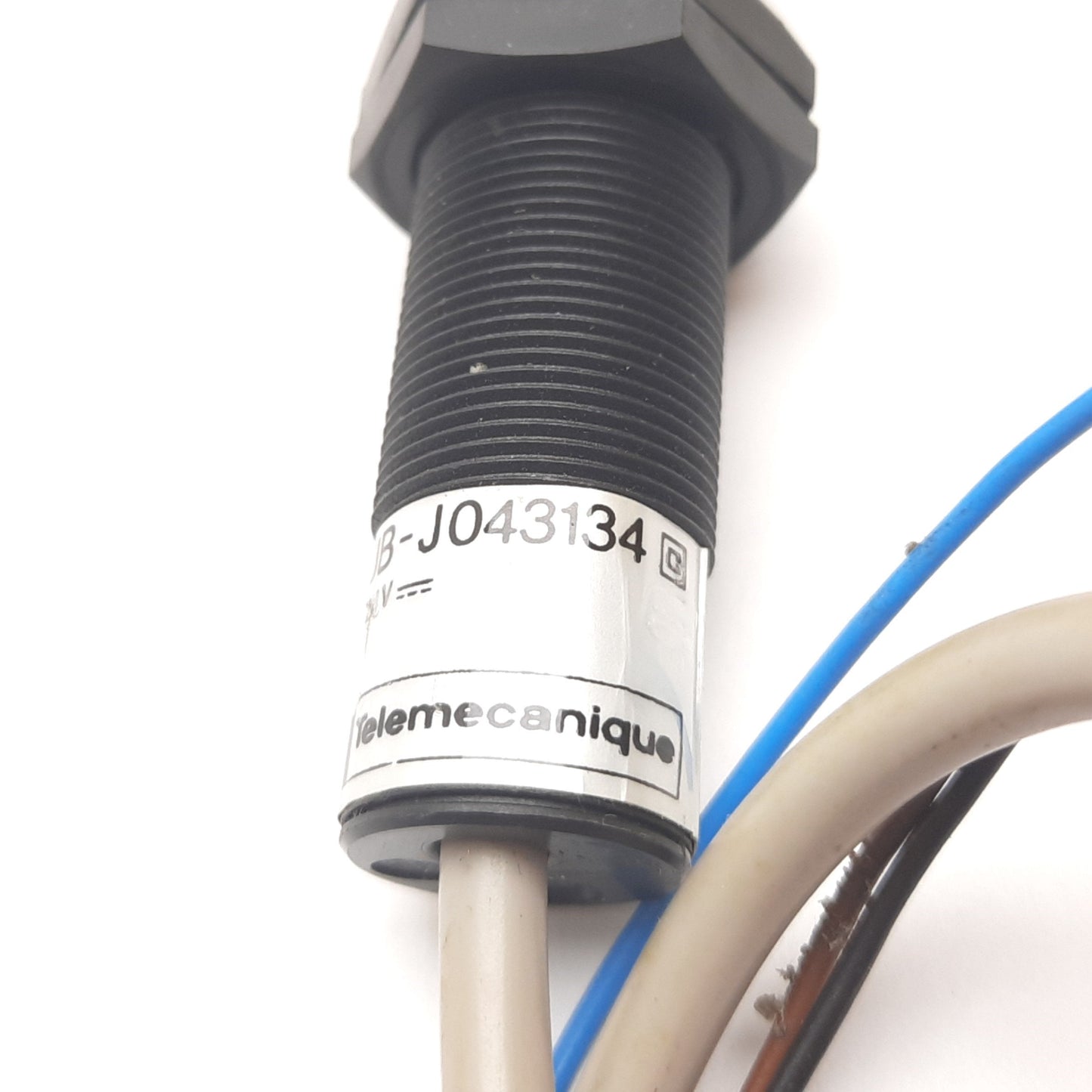 Used Telemecanique XUB-J043134 Photoelectric Sensor, 12-24VDC, M18, 3-Wire