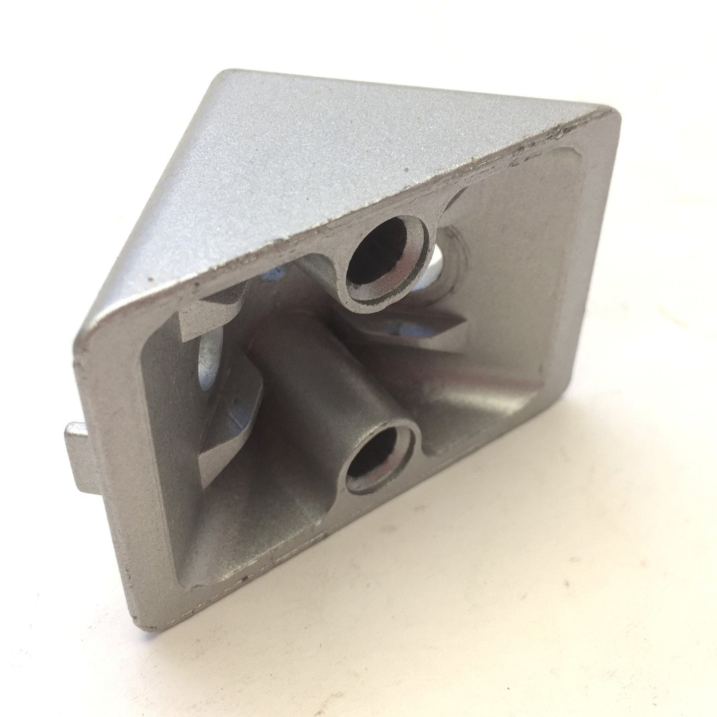Used Lot of 8 Item 0.0.516.19 Aluminum Extrusion 90 Degree Angle Brackets & Covers