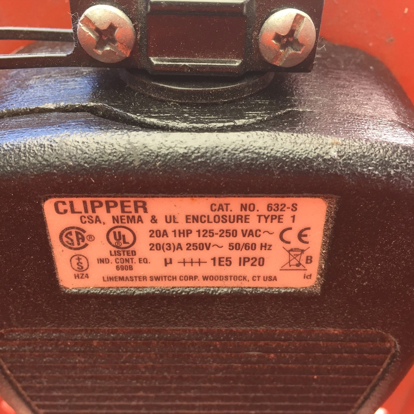 Used Linemaster 522-B14 Full Guard w/ Clipper 632-S Foot Pedal Switch 20A 125-250VAC