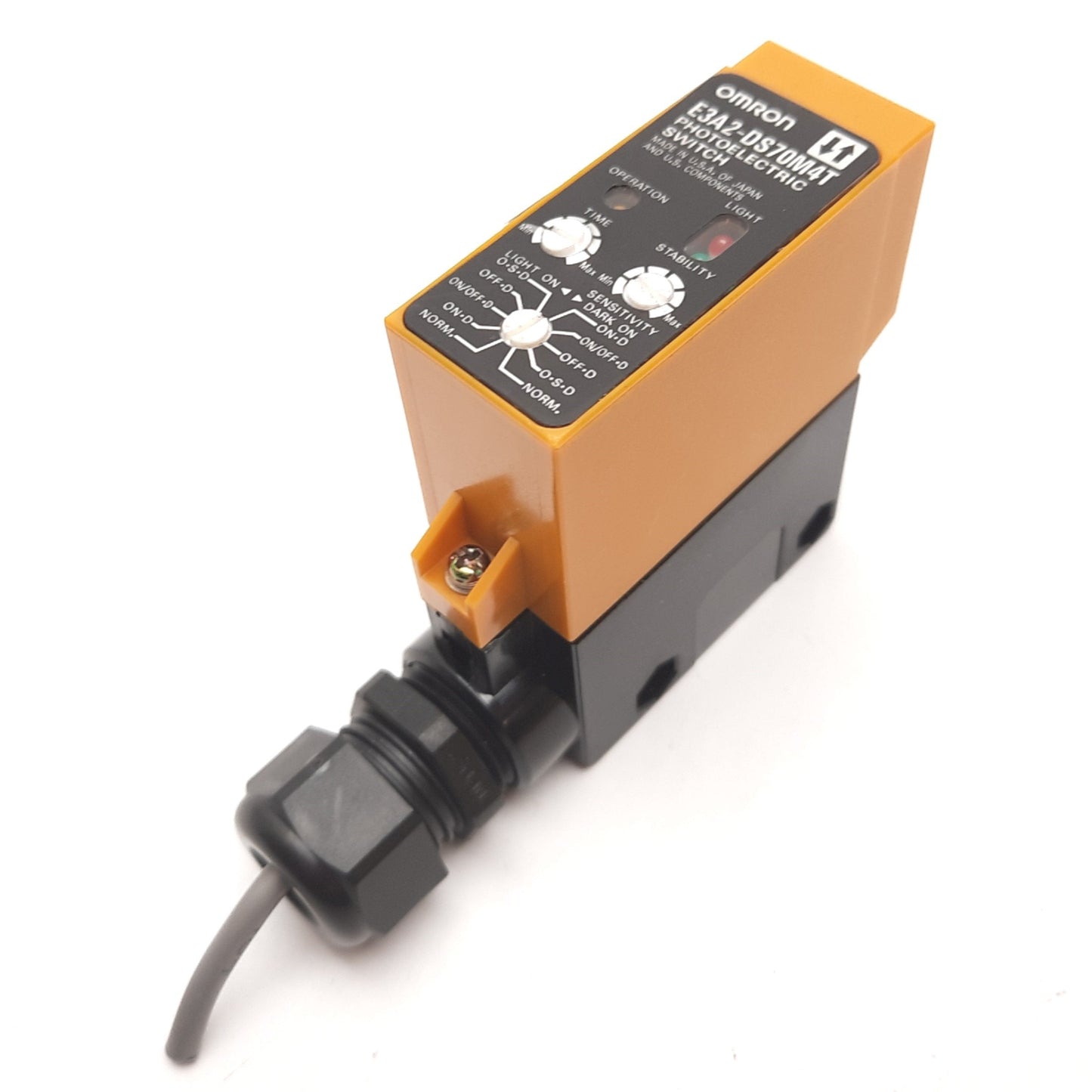 Used Omron E3A2-DS70M4T Photoelectric Switch, Diffuse Reflective, 70cm, 240VAC/DC