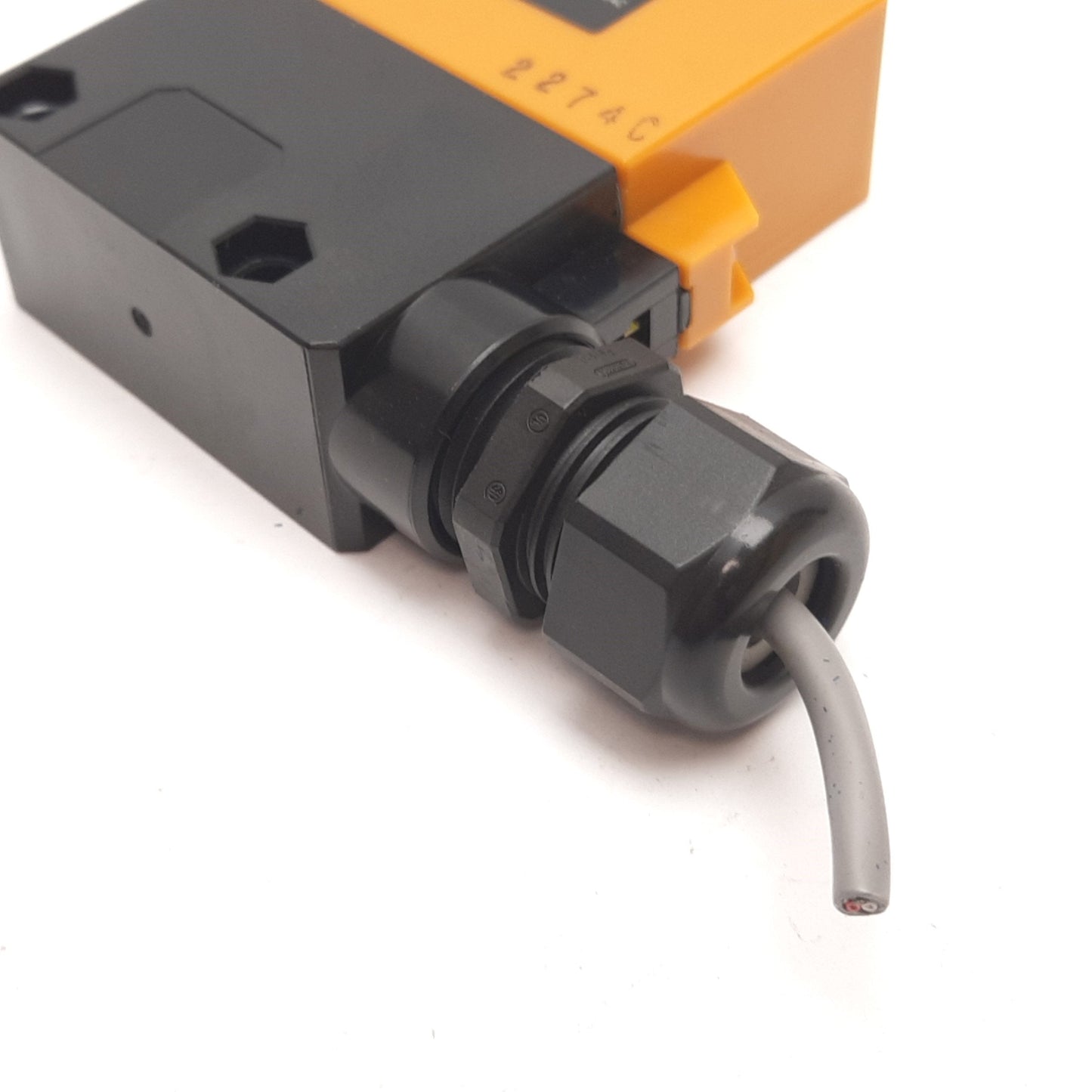 Used Omron E3A2-DS70M4T Photoelectric Switch, Diffuse Reflective, 70cm, 240VAC/DC
