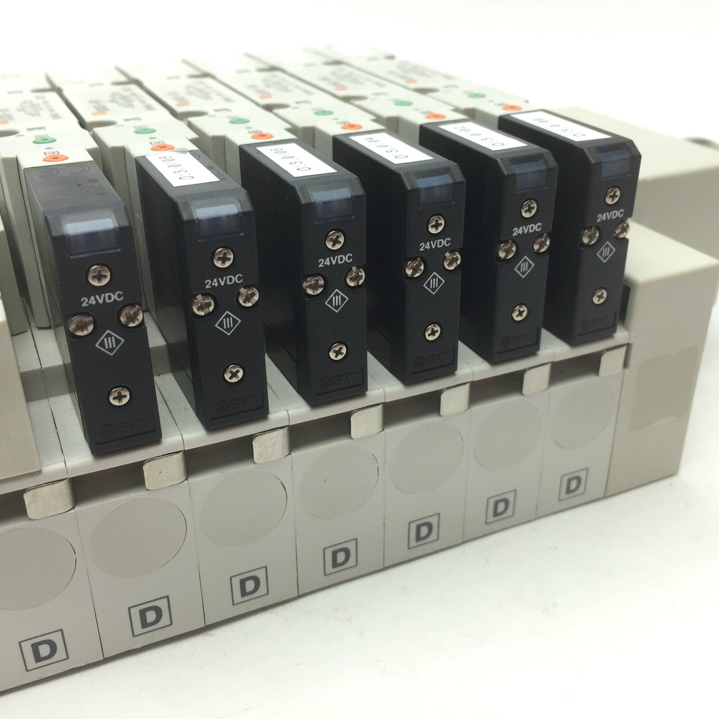 Used SMC Manifold w/ 6x SV2400-5FU Pneumatic Solenoid Valves, Coil Voltage: 24VDC