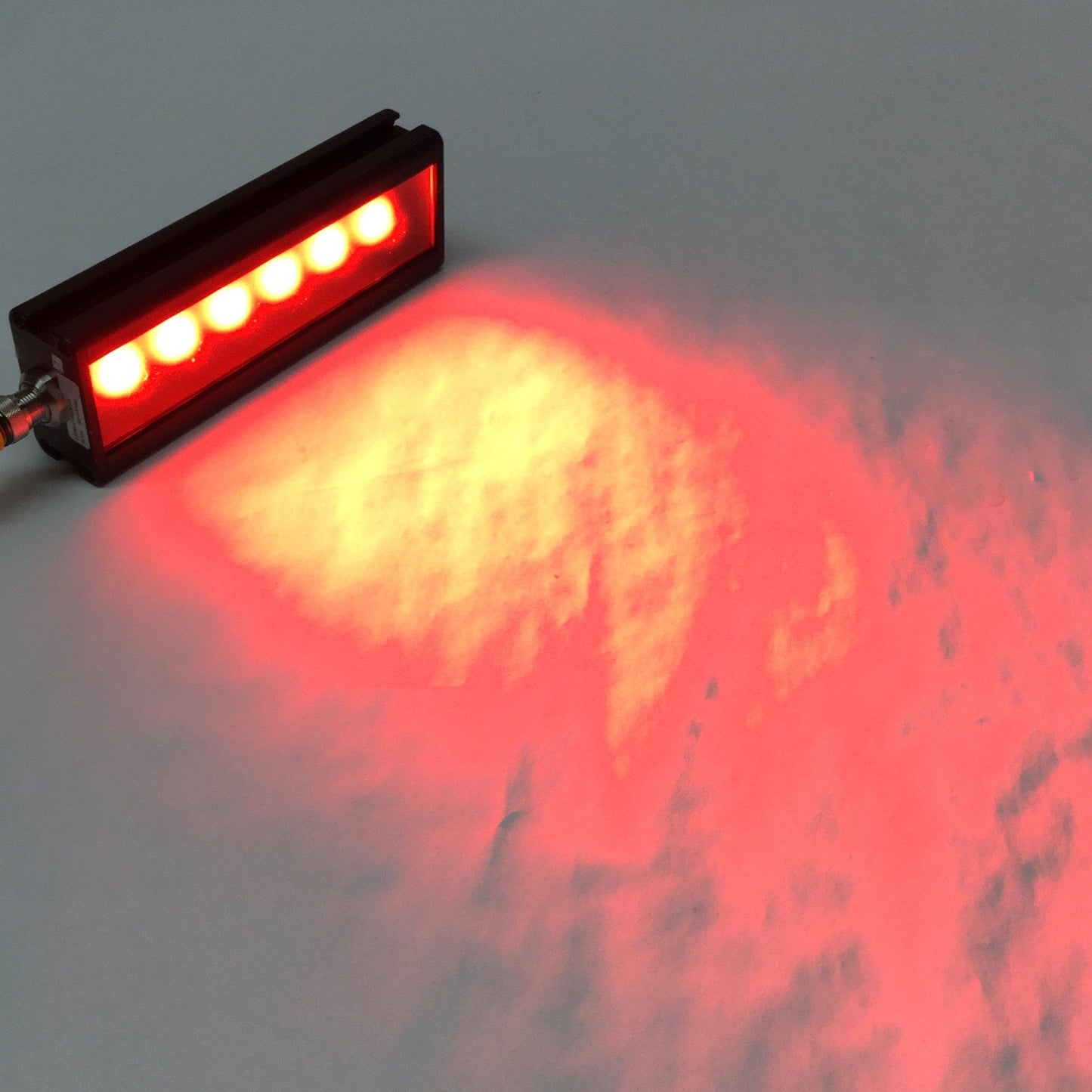 Used Banner LEDRLA145XD6-XQ 145mm Linear Array Vision Light, High Intensity Red LED