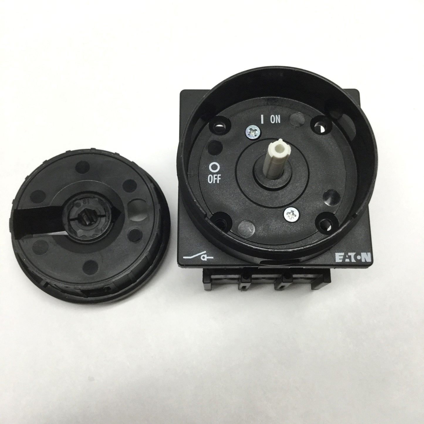 Used Eaton P1-25 ON-OFF Disconnect Switch, 3-Pole, 90° Throw, 15HP Max, 600VAC 25A
