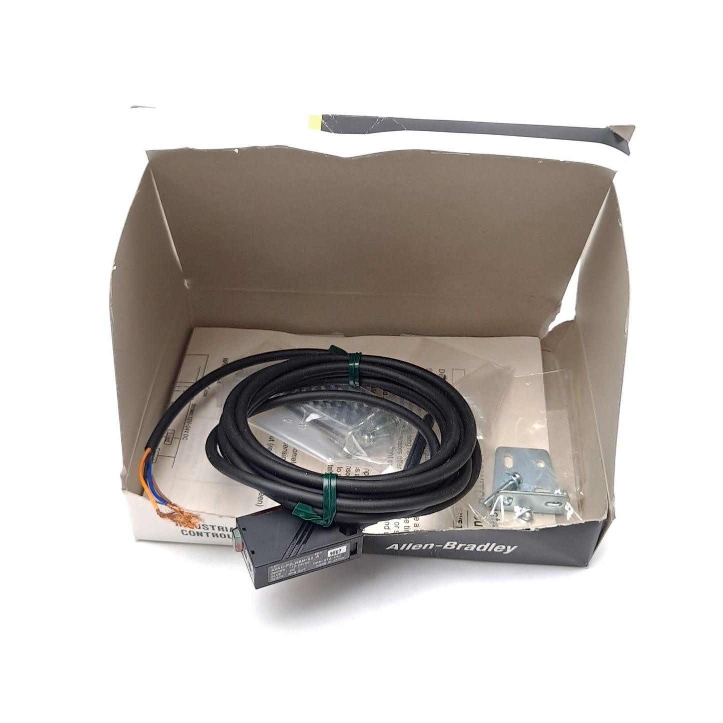 New Allen Bradley 42KC-P2LNSM-A2 PhotoSwitch 12-24VDC 30mA NPN Sens. Distance 4.9ft