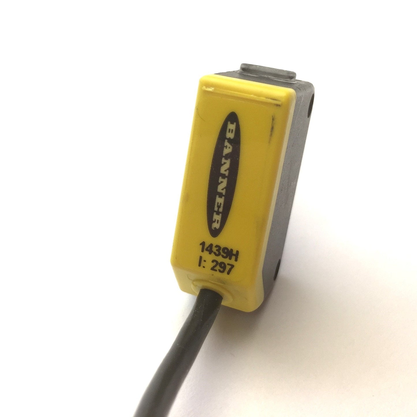 Used Banner Q20PFF100Q5 World Beam Photoelectric Sensor, 100mm, 10-30VDC PNP, 4-Pin