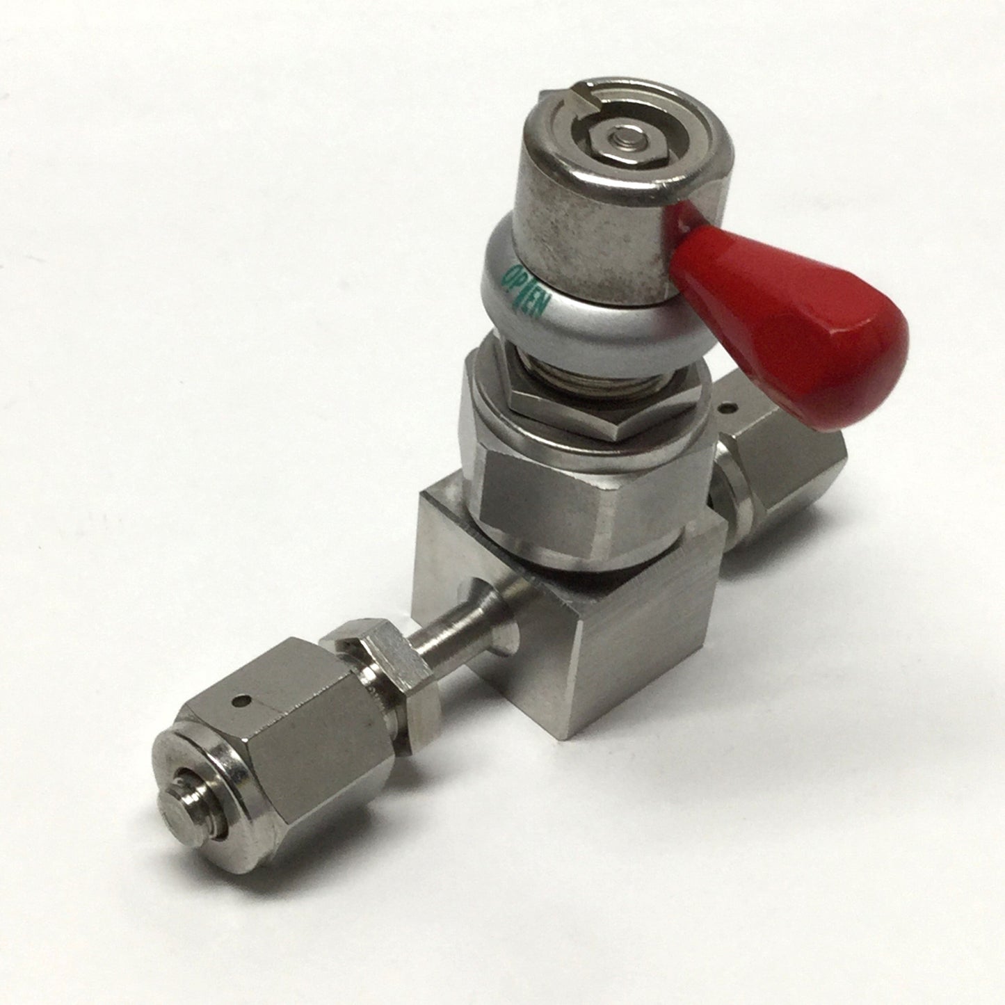 Used Swagelok 6LV-DLBW4-PX High Purity Manual Diaphragm Valve, 1/4" VCR, Red Handle