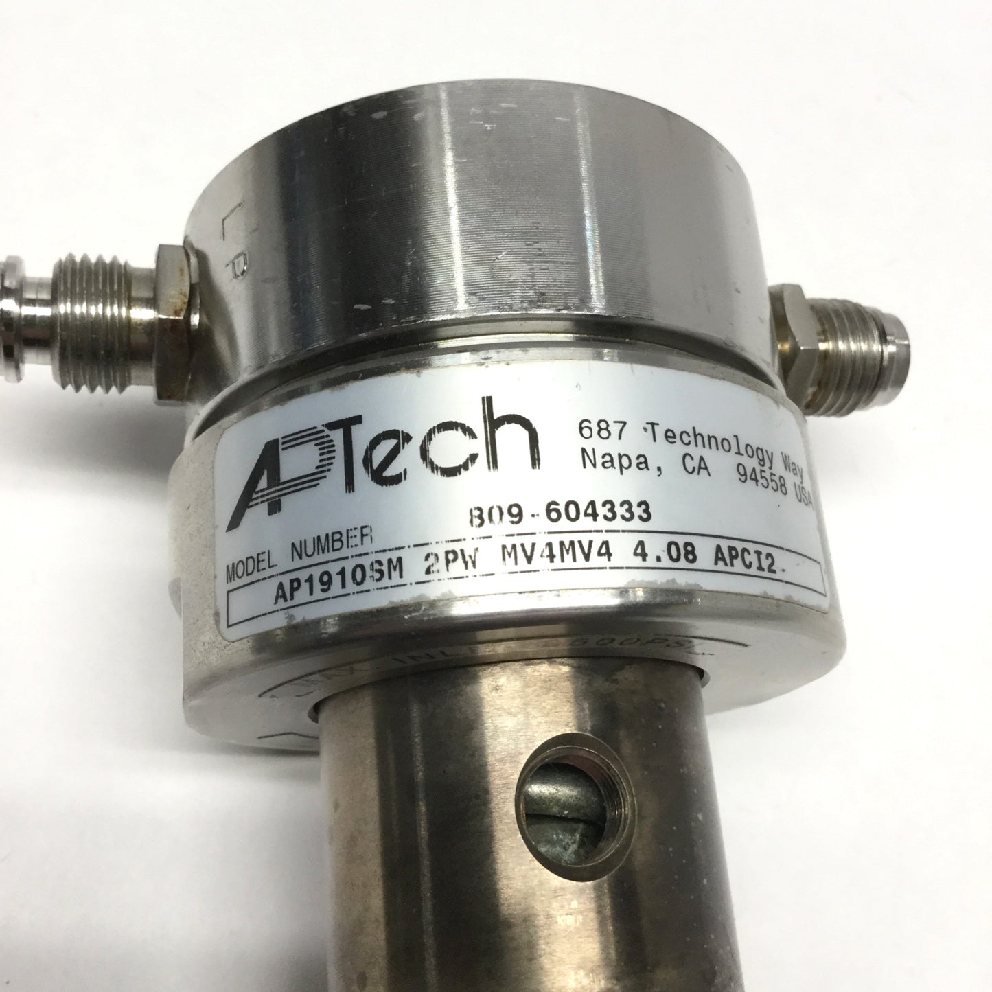 Used APTECH AP1910SM 2PW MV4 MV4 Diaphragm Regulator 2-100psi, 2-Port, 1/4" Face Seal