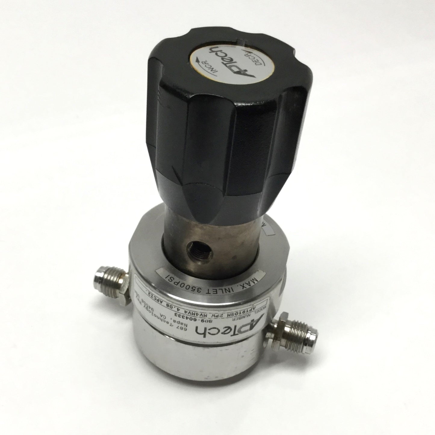 Used APTECH AP1910SM 2PW MV4 MV4 Diaphragm Regulator 2-100psi, 2-Port, 1/4" Face Seal