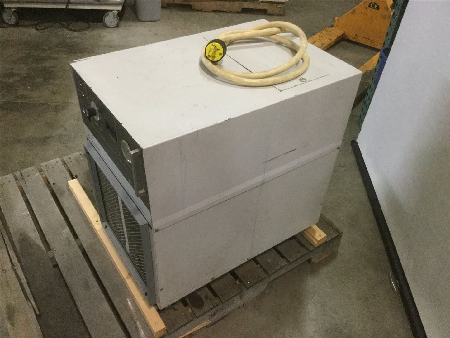 Used Fisher Scientific 6100 Isotemp Refrigerated Recirculating Chiller to 0°C *Loud