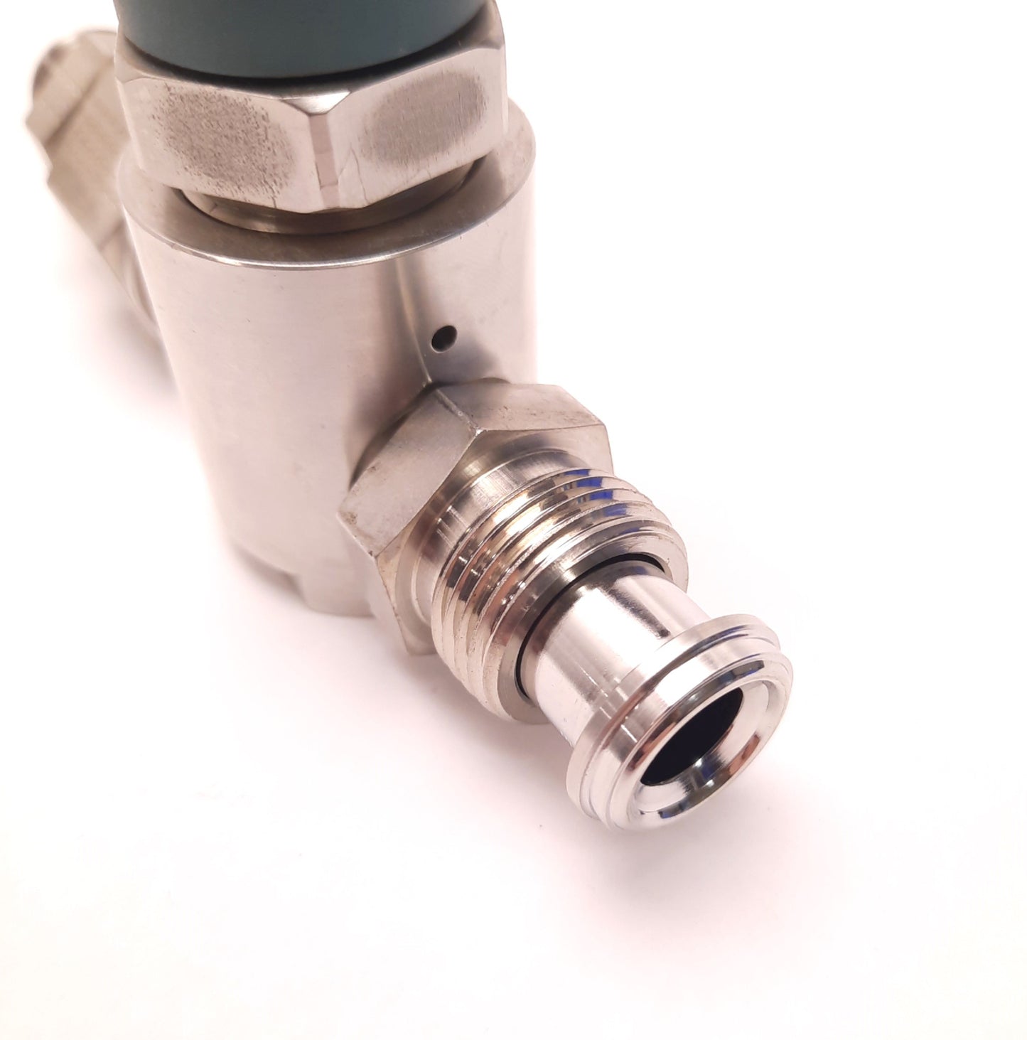 Used Tescom PV72HK-V0F0-115 Diaphragm Valve, 1/2 FVCR x MVCR, 316R Vacuseal