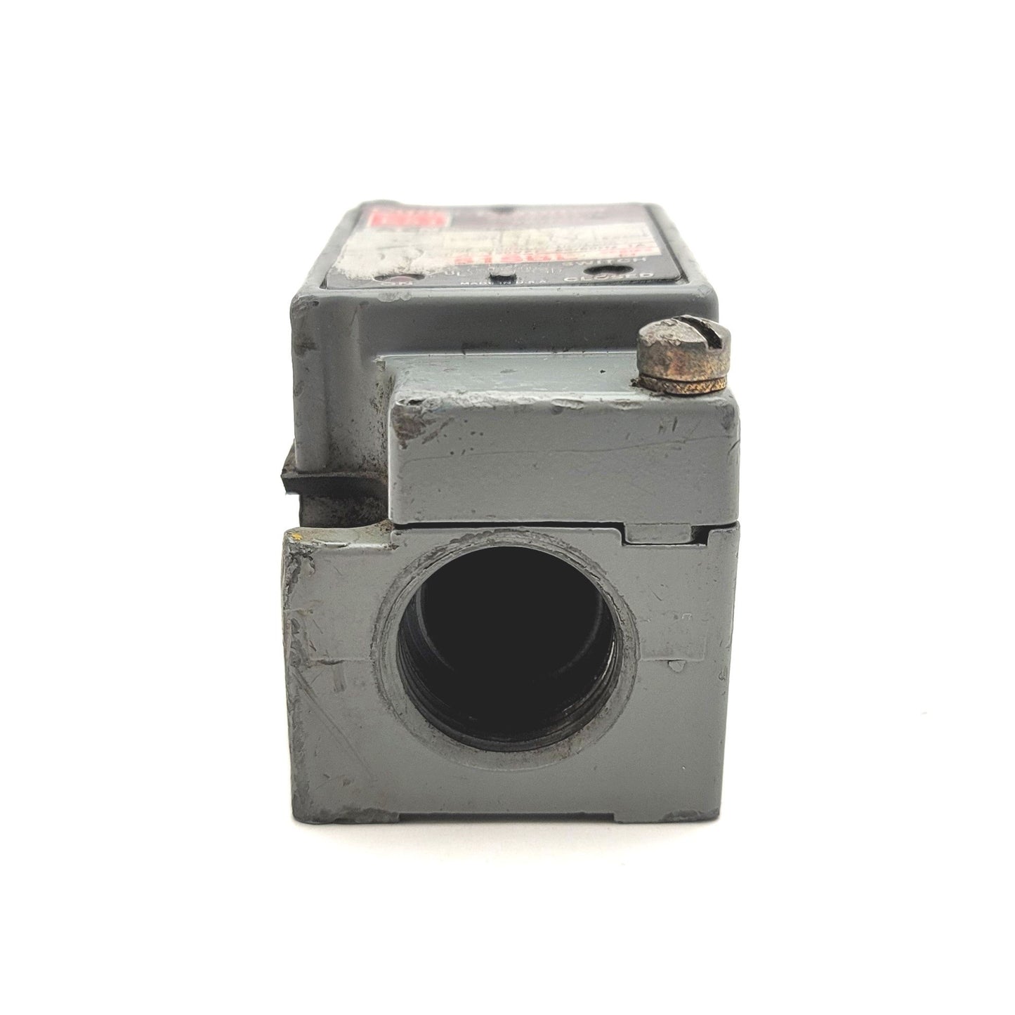 Used Cutler Hammer E51SBL Photoelectric Sensor Body W/E50RA Receptacle 20-120VAC