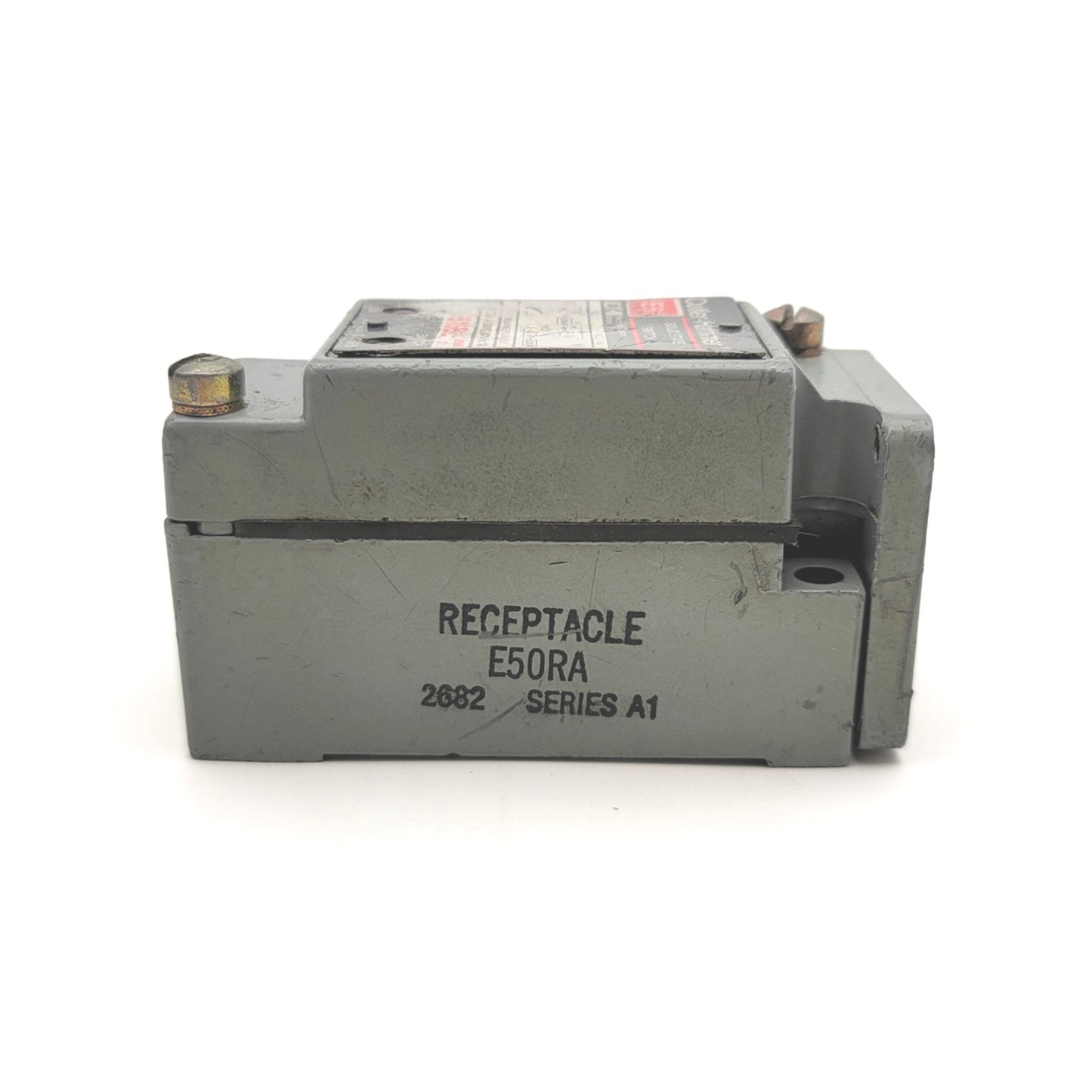 Used Cutler Hammer E51SBL Photoelectric Sensor Body W/E50RA Receptacle 20-120VAC