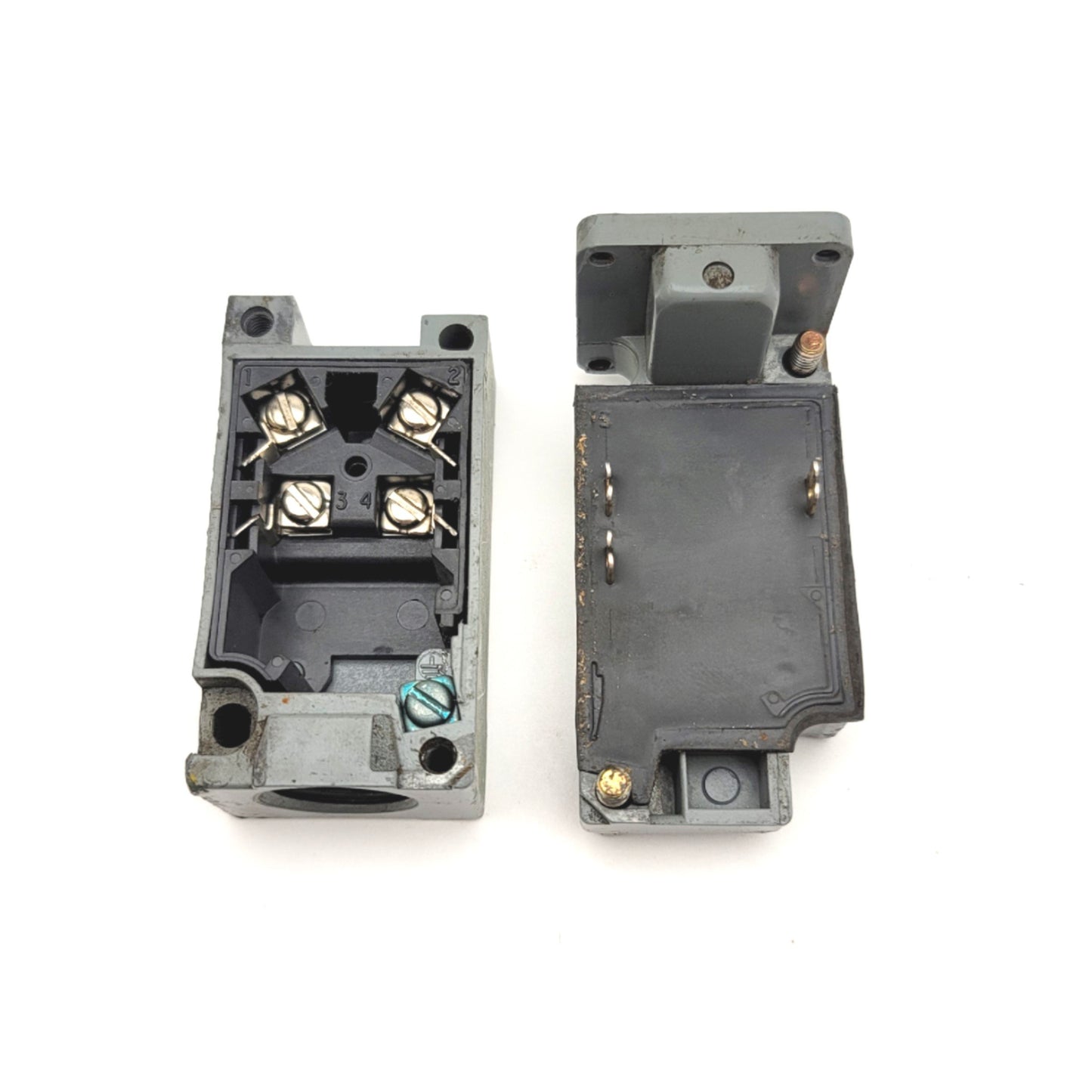 Used Cutler Hammer E51SBL Photoelectric Sensor Body W/E50RA Receptacle 20-120VAC