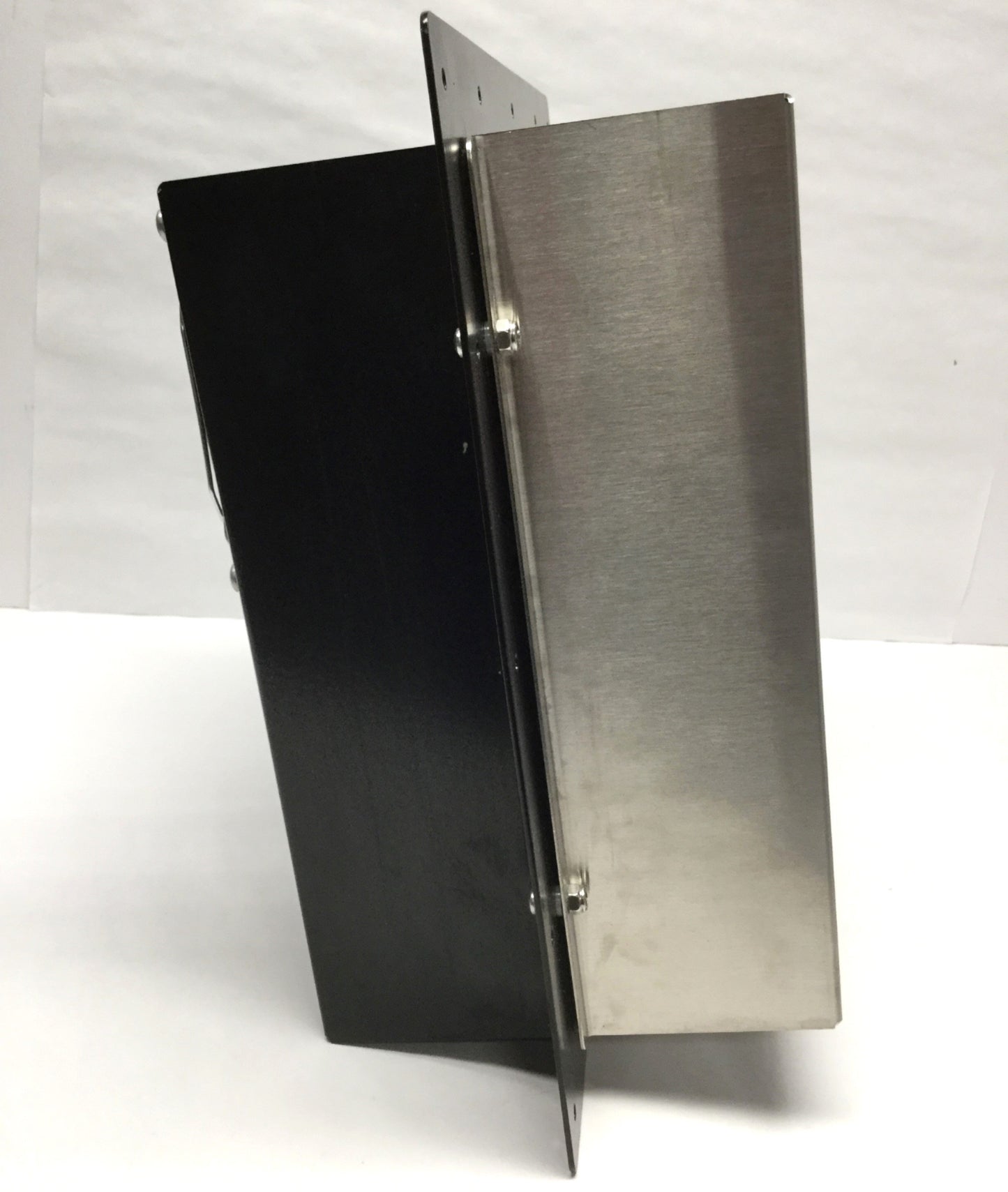 Used EIC AAC-142-4XT-HC Enclosure Cooling 500BTU Thermoelectric Air Conditioner 240V~