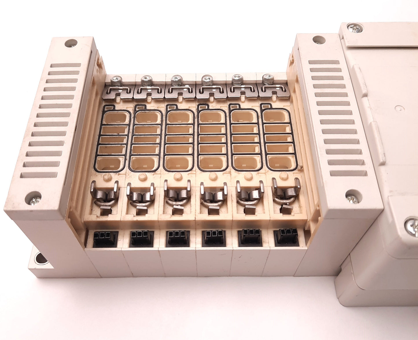 Used SMC VV5Q21-06C6T0-NS Manifold, C6 One Touch, 6 Station, Name Plate, Silencer