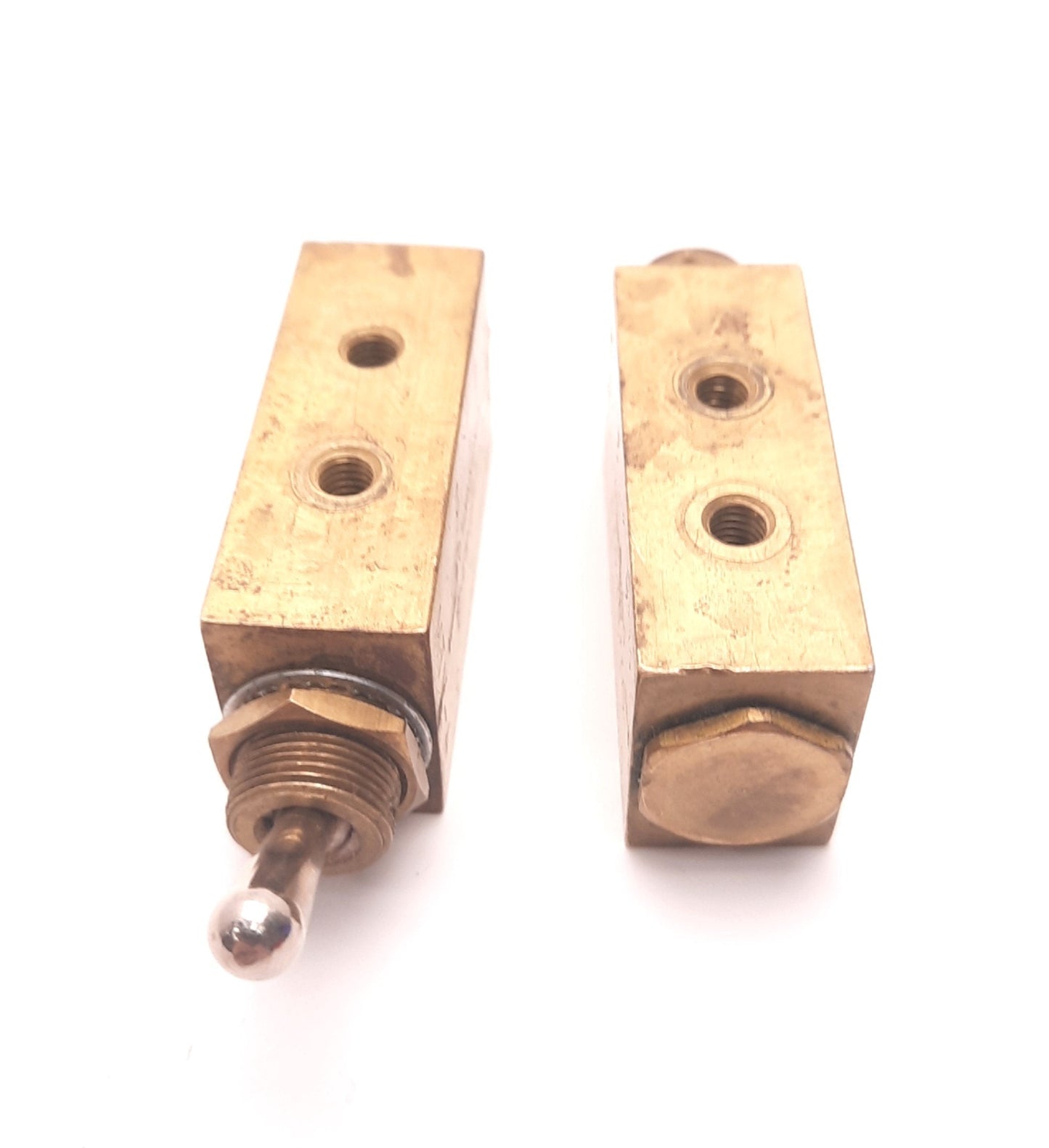 Used Lot of 2 Clippard MTV-4 Air Control Toggle Valve, 10-32UNF, 4-Way, 5-Port