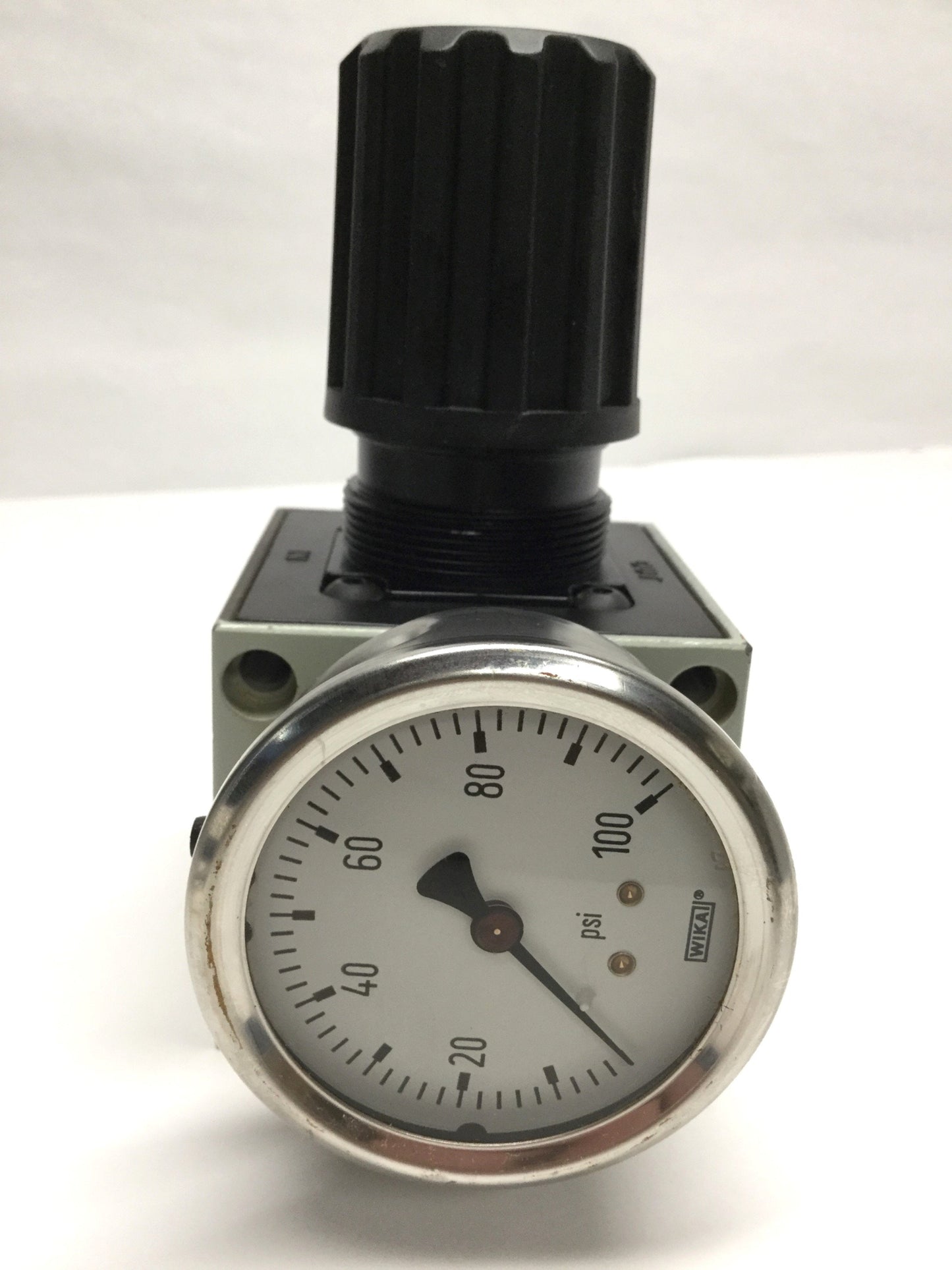 Used Numatics R32R-04 FlexiBlok Relieving Air Pressure Regulator 1/2" NPT, 250psi