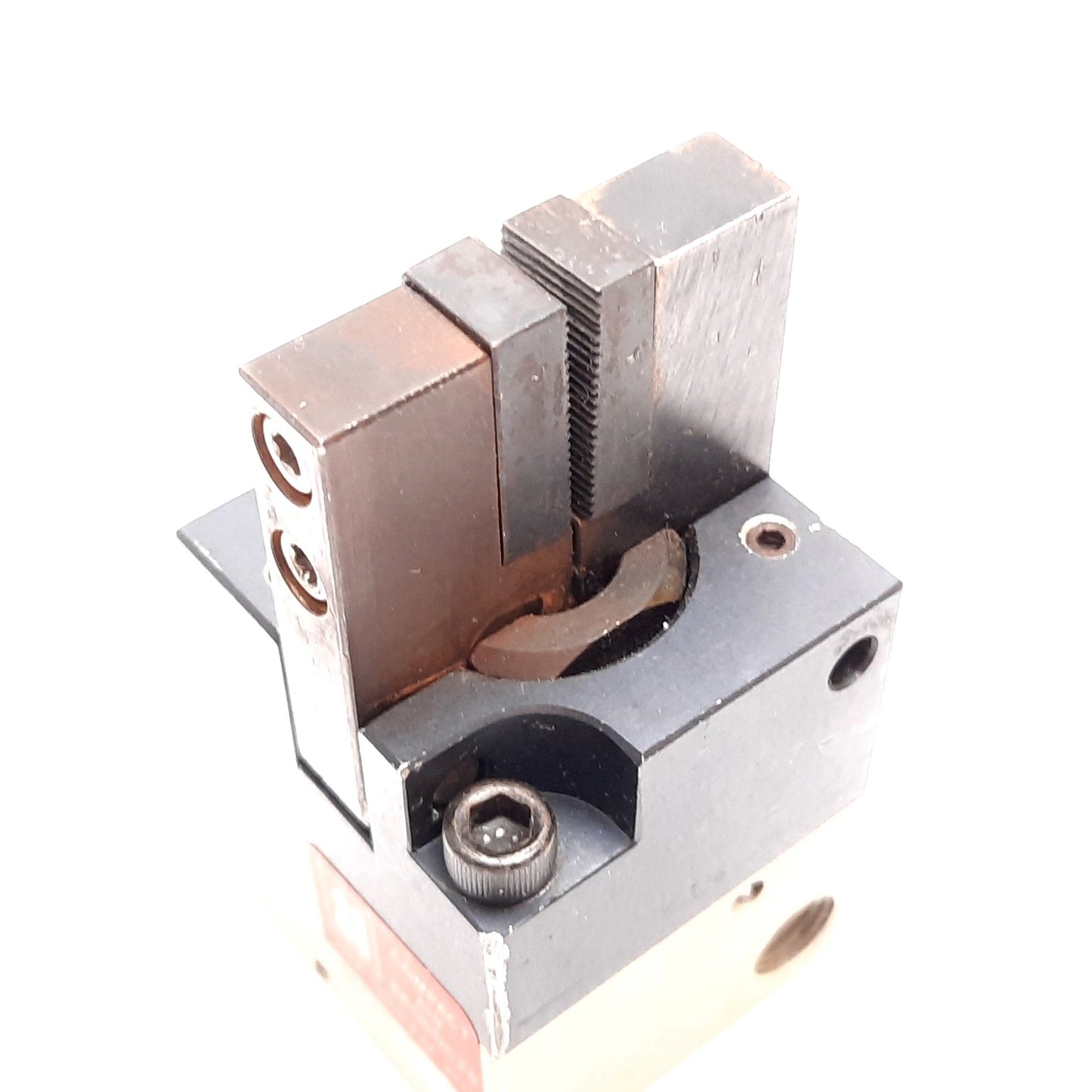 Used Compact Air Products SG112 Angular Gripper, 2-Jaw, Bore: 1.125", Ports: 1/8" NPT