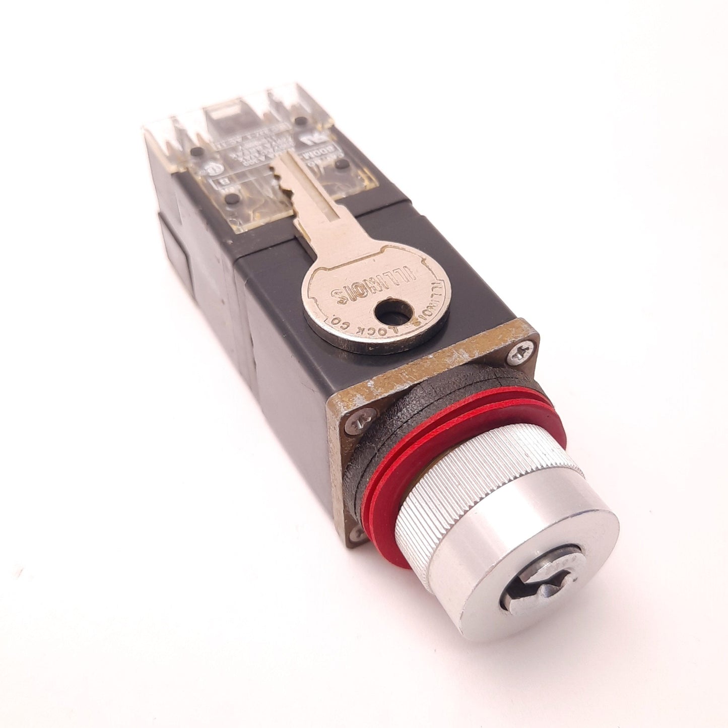 Used Allen Bradley 800MR-H32B Key-Switch with Two 800M-XA Contact, 300v AC