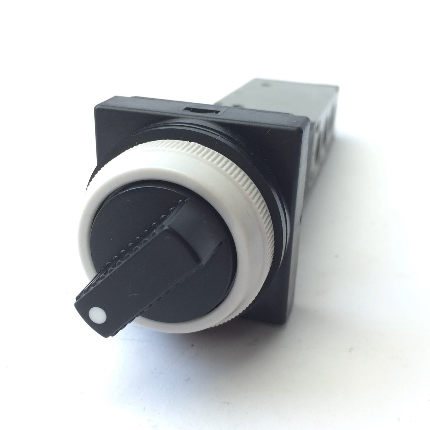 New SMC VZM450-01-34B Pneumatic Mechanical Valve 5-Port RC 1/8, Twist Selector 2-Pos