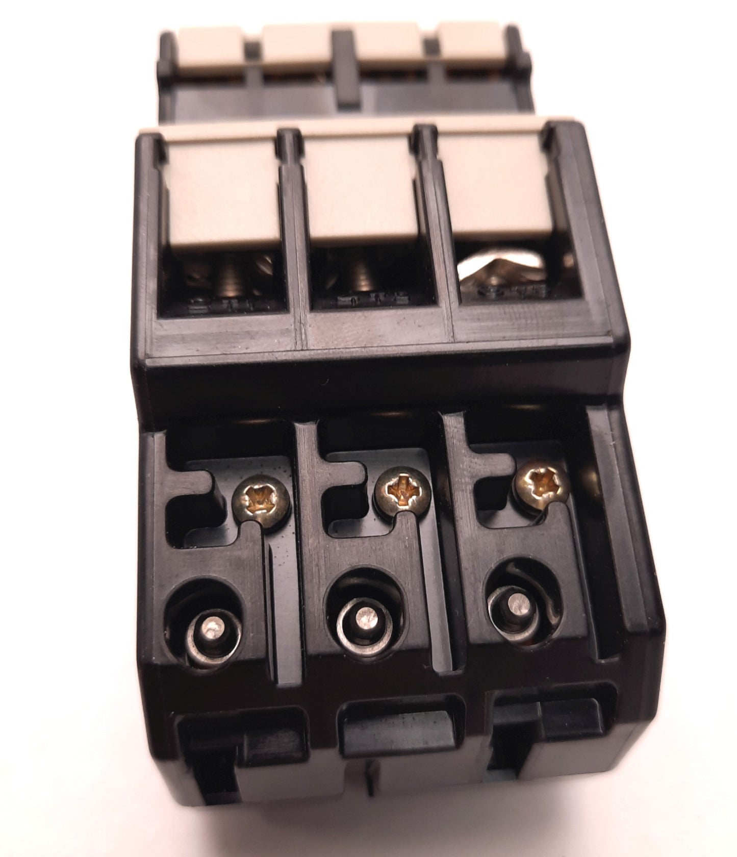 New – Open box Schneider Electric LR3-D1307 Relay 3 Pole, 2.5 Amps, 600v AC, 1 N.O./1 N.C.