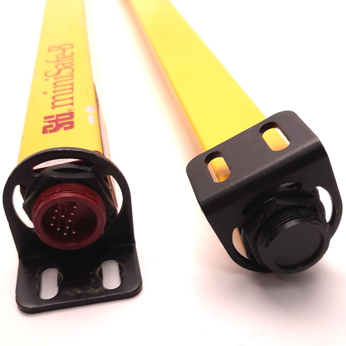 Used STI MS4320B Minisafe Light Curtain Transmitter/Receiver, 30Ft Range,0.5" Spacing