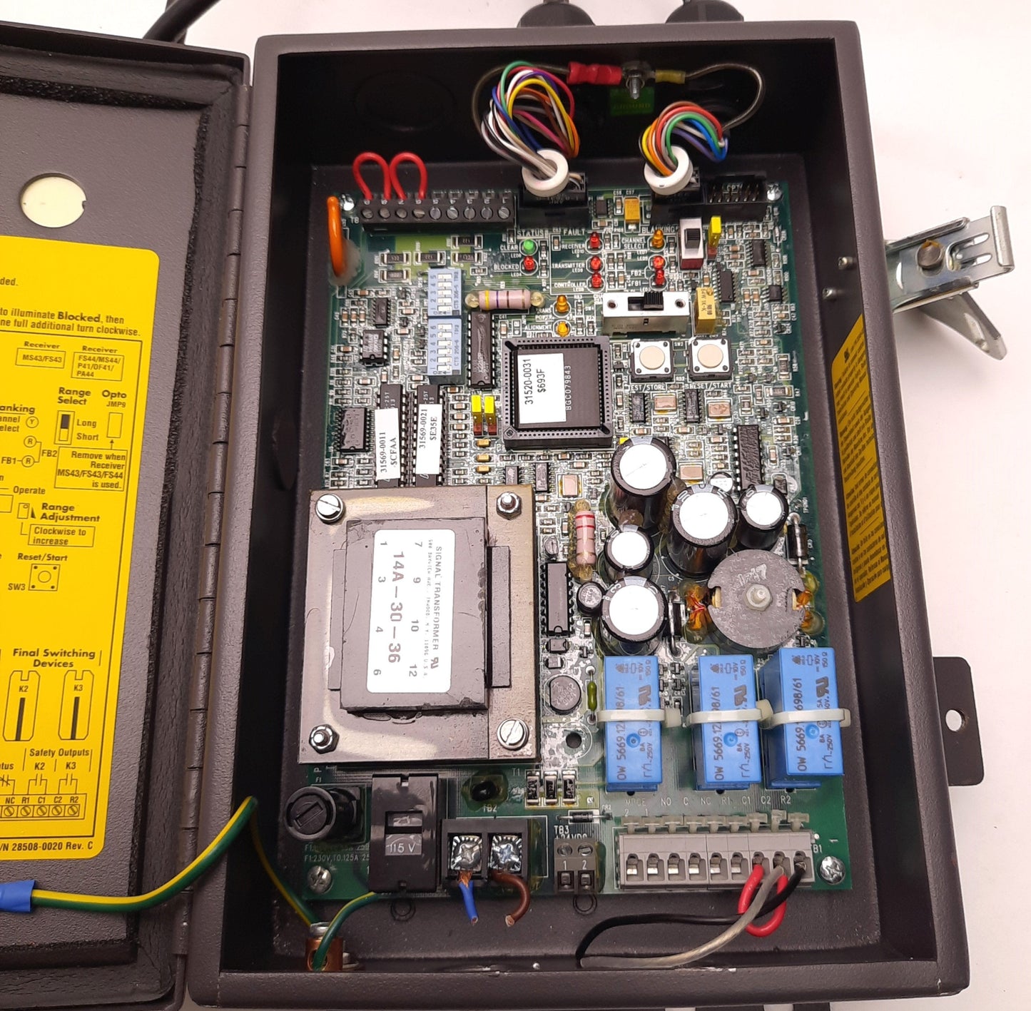 Used STI LCC-FB-AC1-U Light-Curtain Controller 70027-1000, 115VAC, 50/60Hz, 30VA