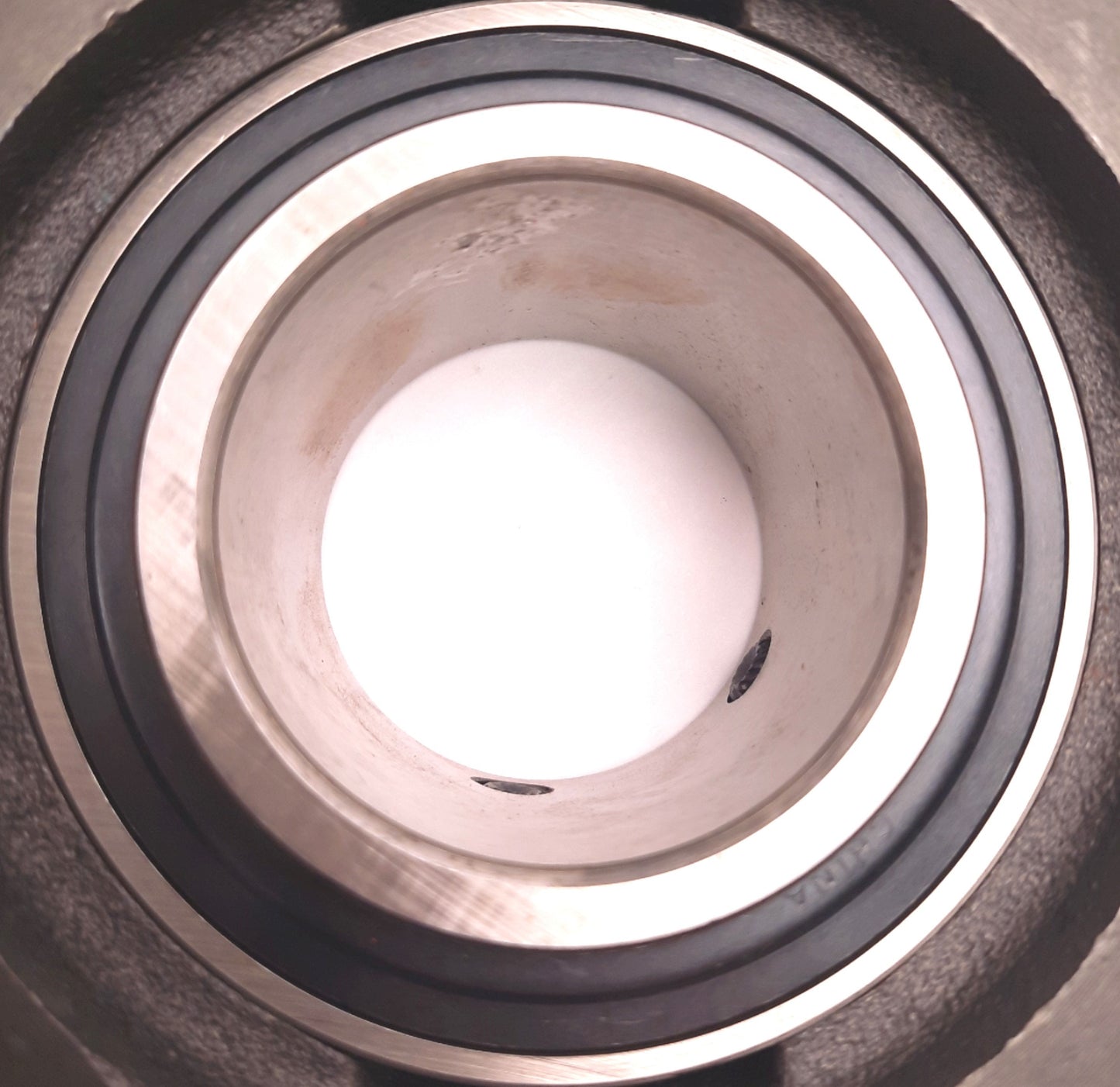 Used IPTCI F210 Flange Housing w/ UC210-32G Bearing 2" Bore, 3.5433" OD, 2400 RPM Max