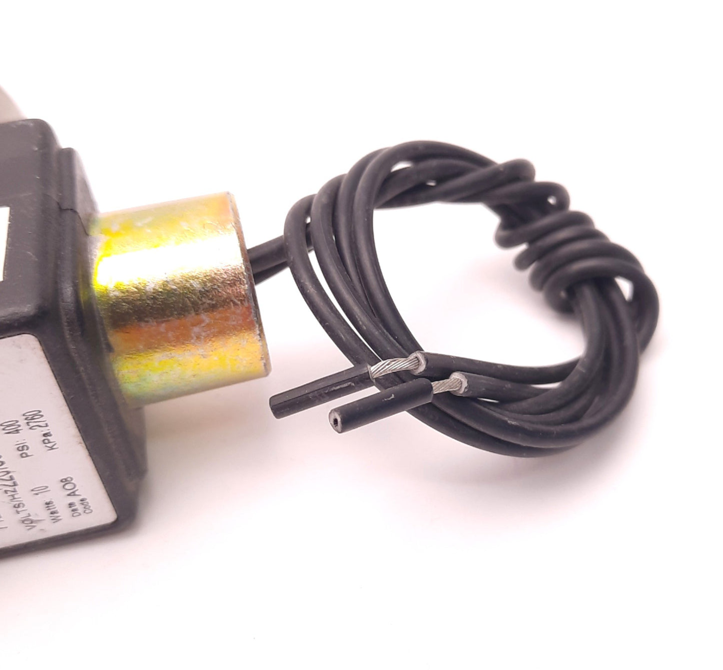Used Honeywell 71235SN2AN00N0C111Q3 Solenoid Valve, Coil: 220/240VAC 50/60Hz 10W