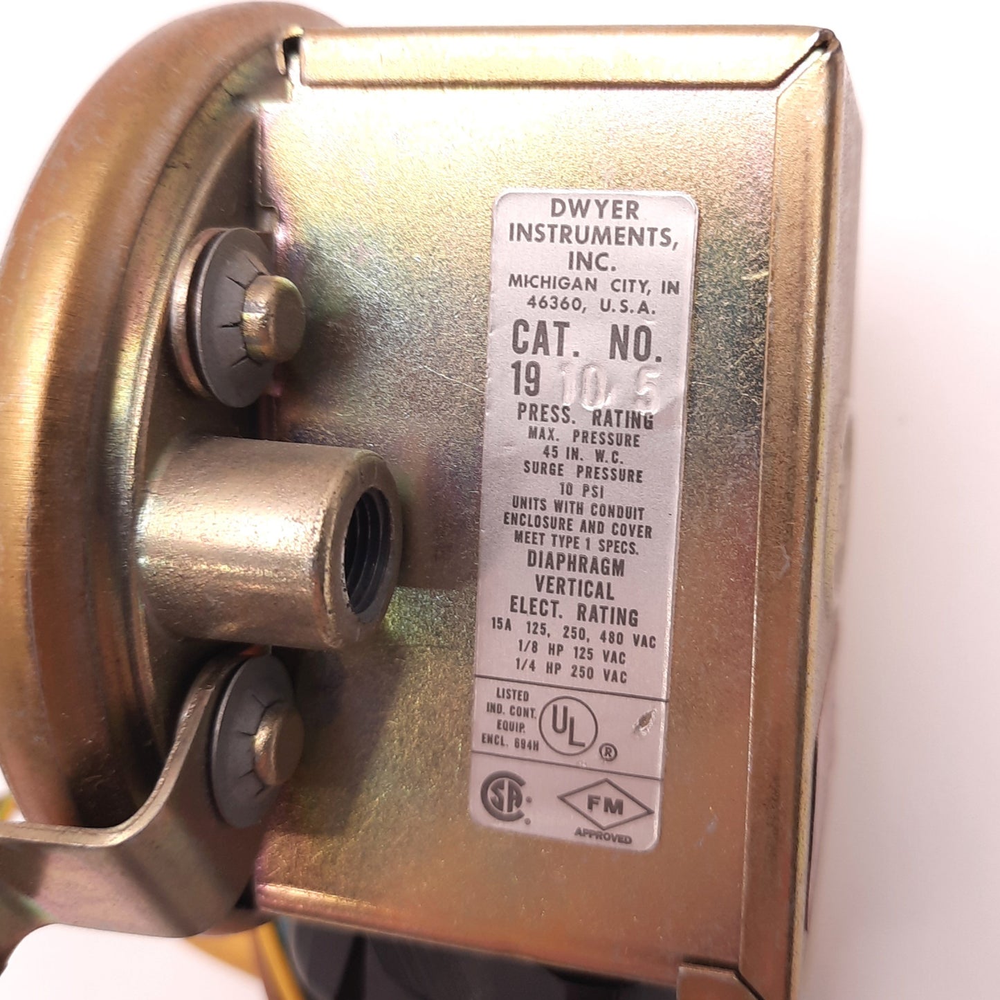 Used Dwyer 19105 Pressure Switch SPDT 15 A 120-480v AC, 1/8 NPT, 1.4 to 5.5 Range