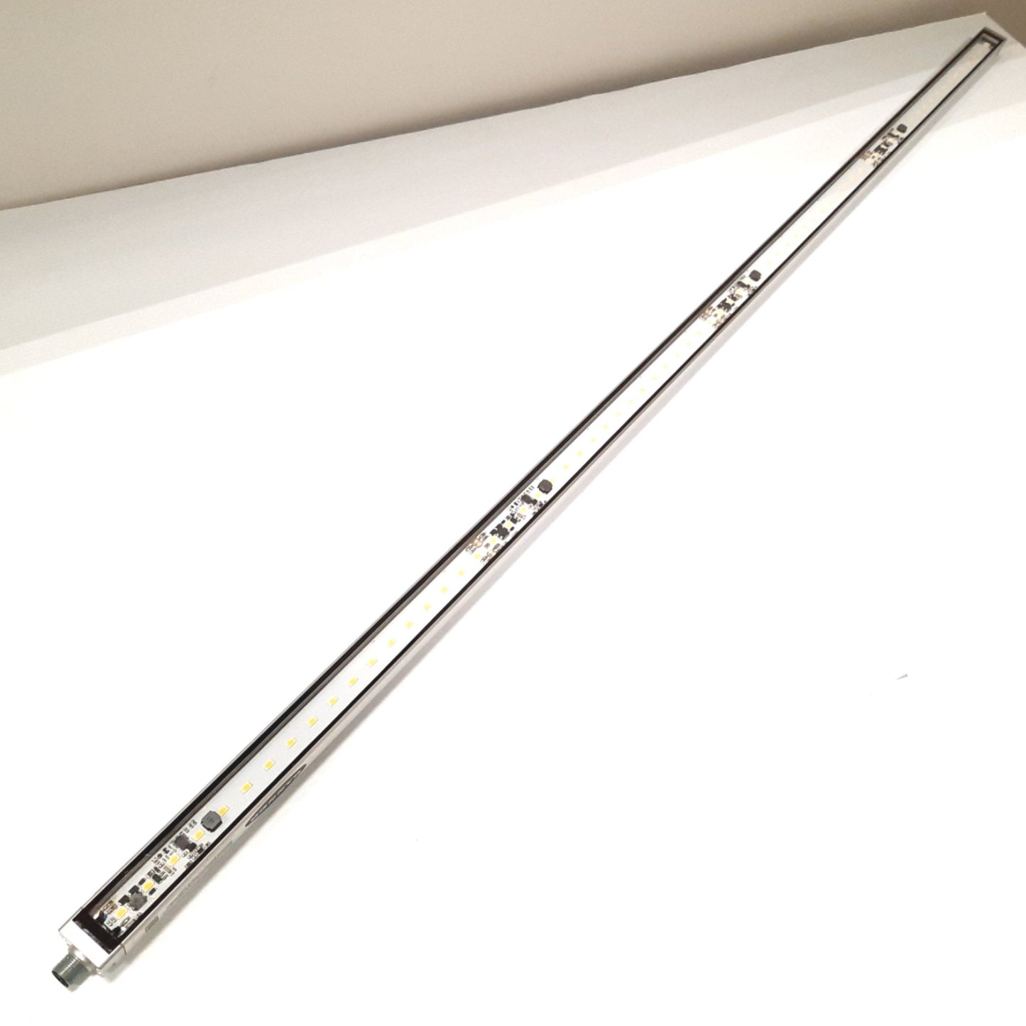 New Banner WLS28-2CW1130SQ LED Strip Light, Cool White, 12-30VDC, 1130mm, 4-Pin M12
