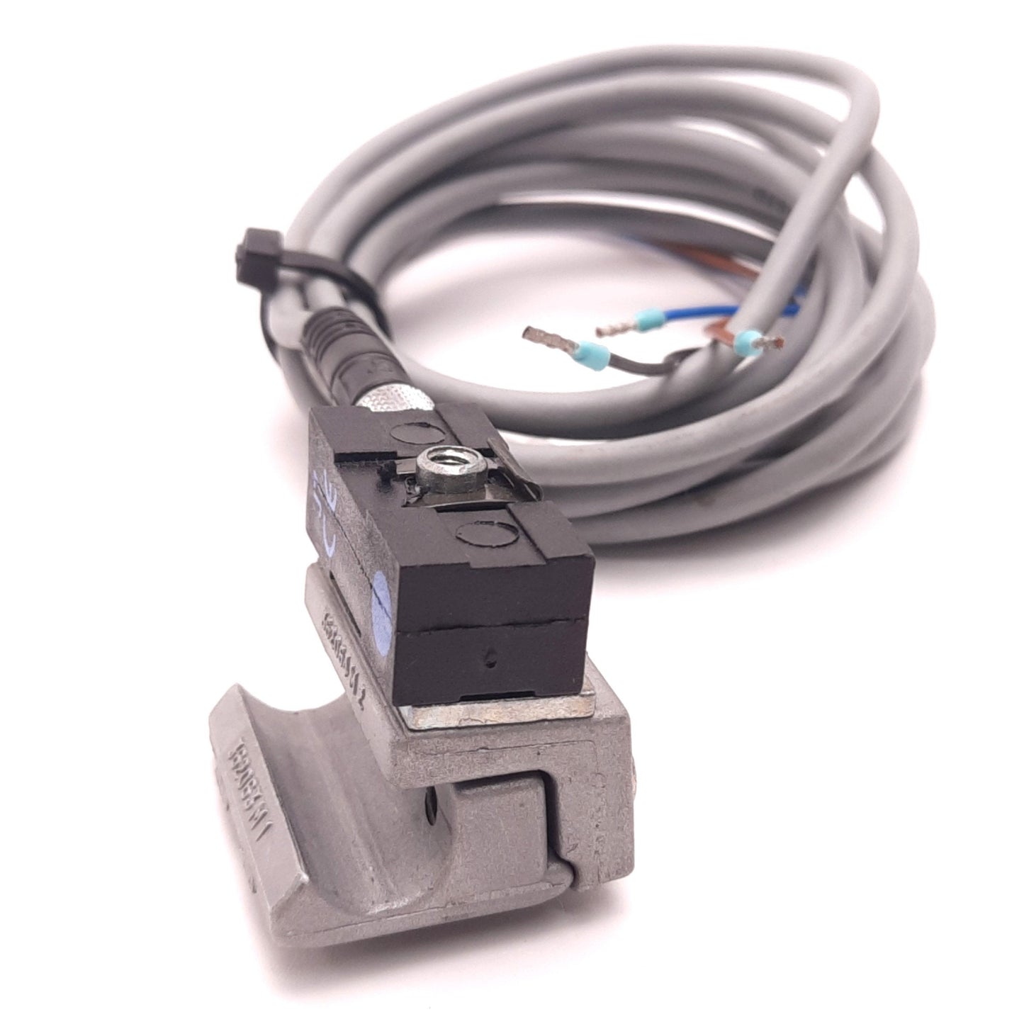 Used Festo SMTO-1-PS-S-LED-24C Proximity Sensor w/ SMBU-1B Mount, 10-30vDC 200 mA PNP