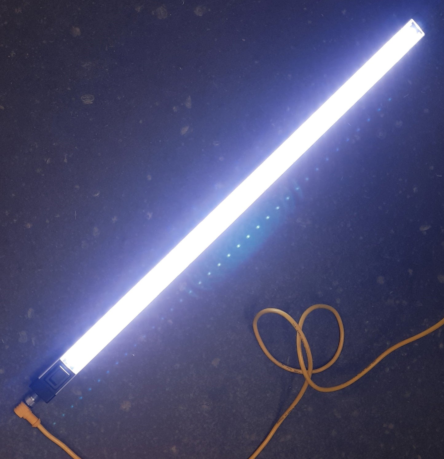 Used Banner WLS28-2XW570XPBQ LED Light Strip 12-30v DC, 4 Pin M12, 6500K(Cool), 570mm