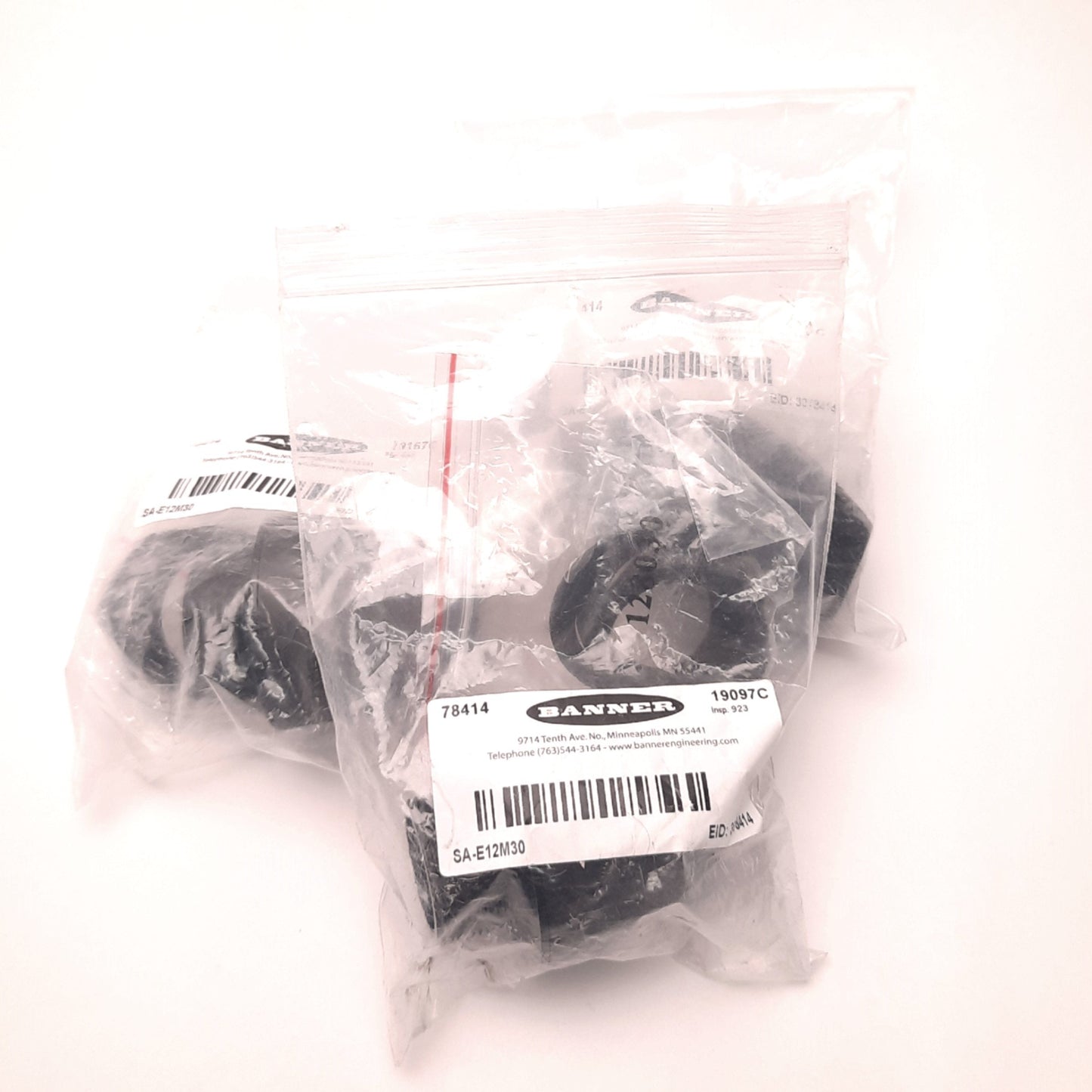 New Other Lot of 3 Banner SA-E12M30 Mounting Base Adapter 30mm Hole, 1/2" NPSM/DN15