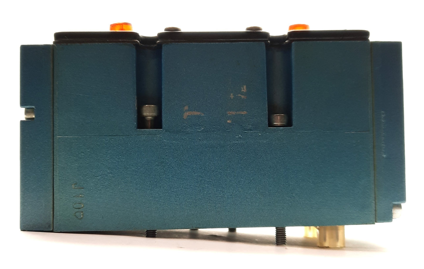 Used MAC Valves 93A-EAB-000-DM-DFBP-2DM Spool Valve 3-Way 30-120PSI Indicator Light