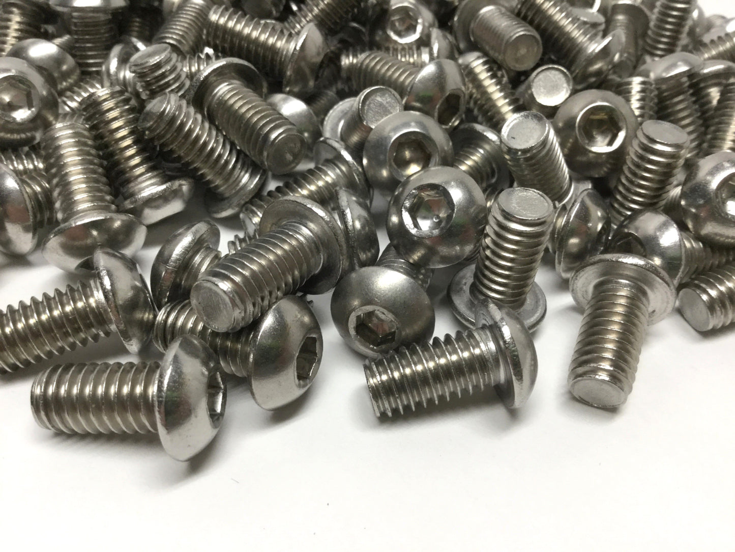 Used Lot of 140 80/20 3611 SS Button Head Socket Cap Screw Hardware, 5/16-18 x .625"